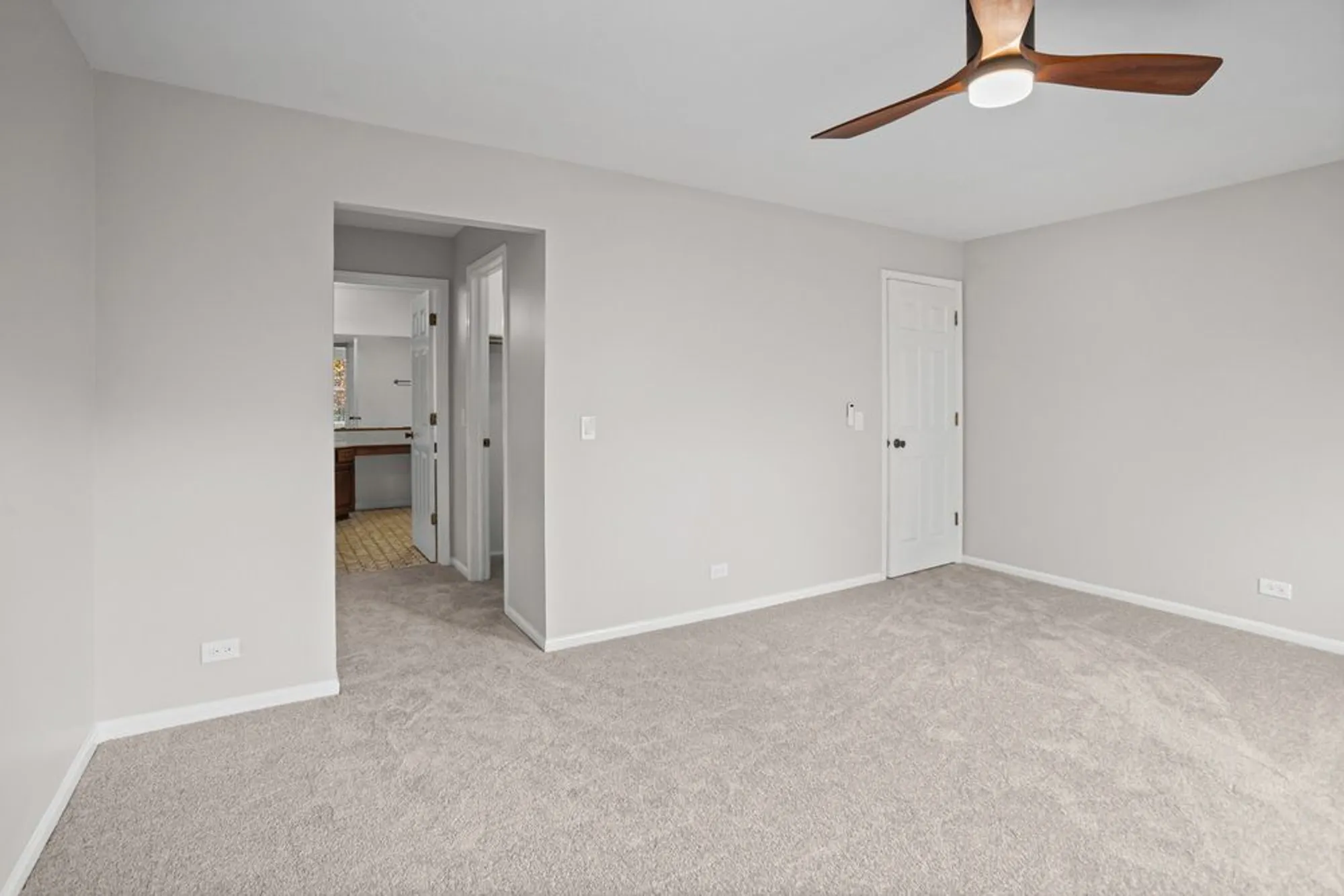 Property Slideshow image 15 of 23 | 109 rob roy ln c, Prospect Heights, IL, 60070