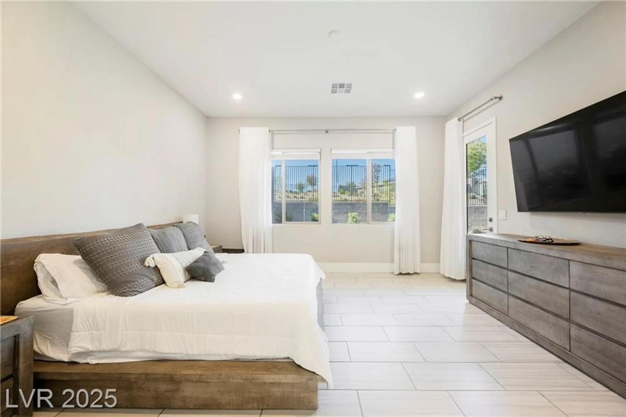 Property Slideshow image 20 of 67 | 10023 chrysolite pl, Las Vegas, NV, 89143