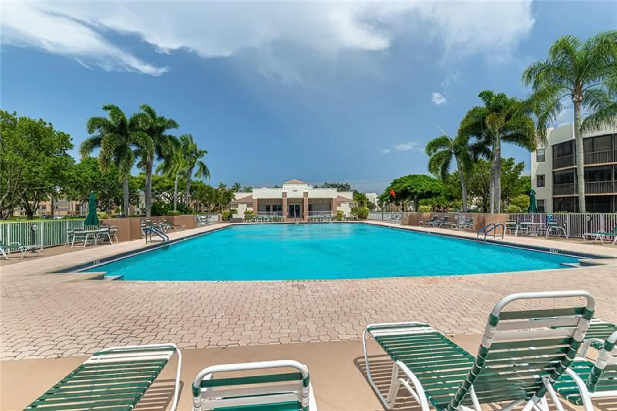 Property Slideshow image 32 of 50 | 7312 fairfax dr 102, Tamarac, FL, 33321