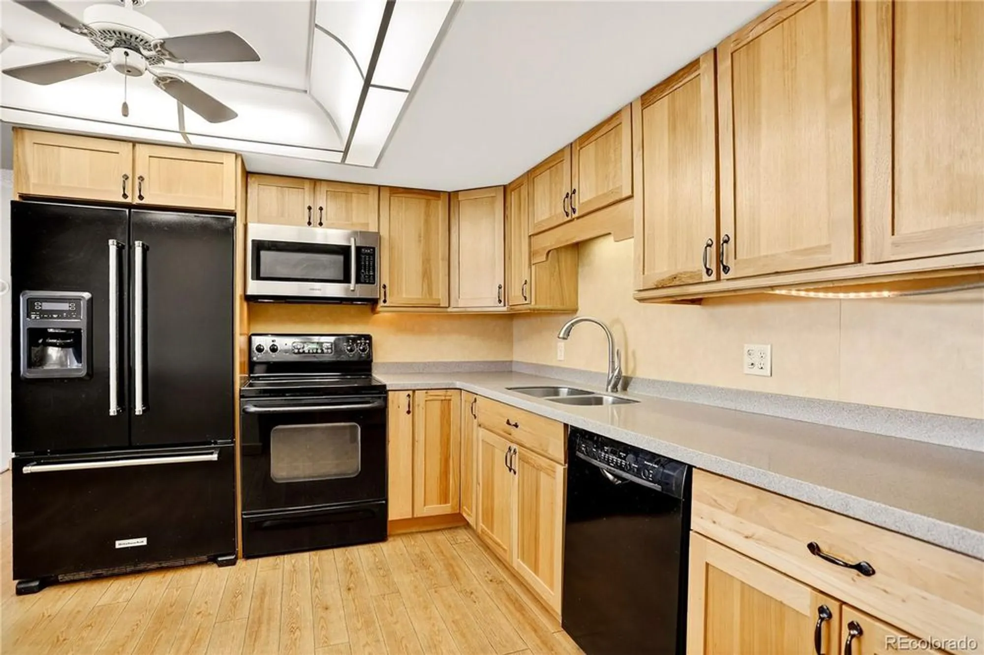 Property Slideshow image 8 of 26 | 13631 e marina dr 608, Aurora, CO, 80014