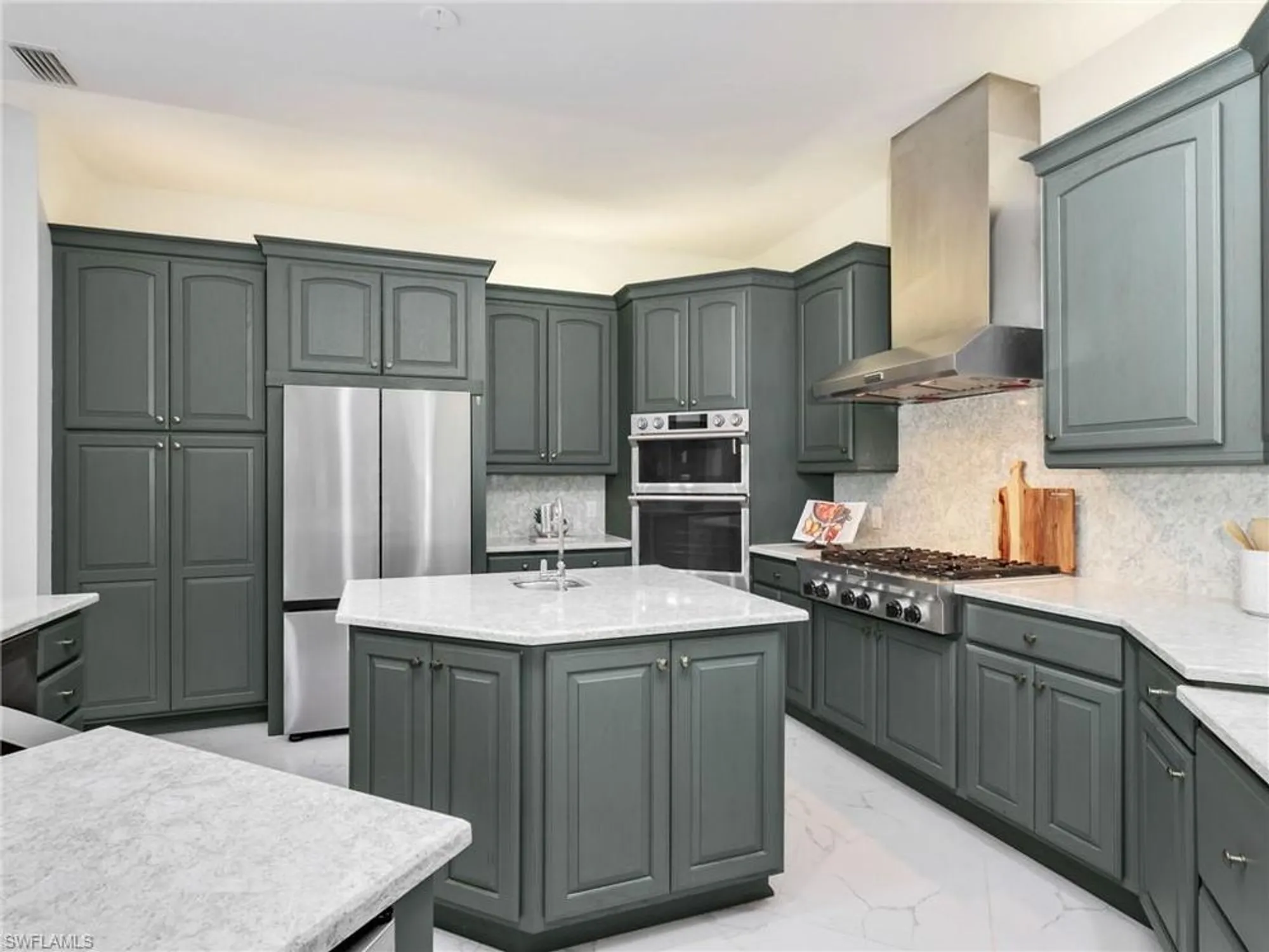 Property Slideshow image 10 of 46 | 27231 lakeway ct, Bonita Springs, FL, 34134