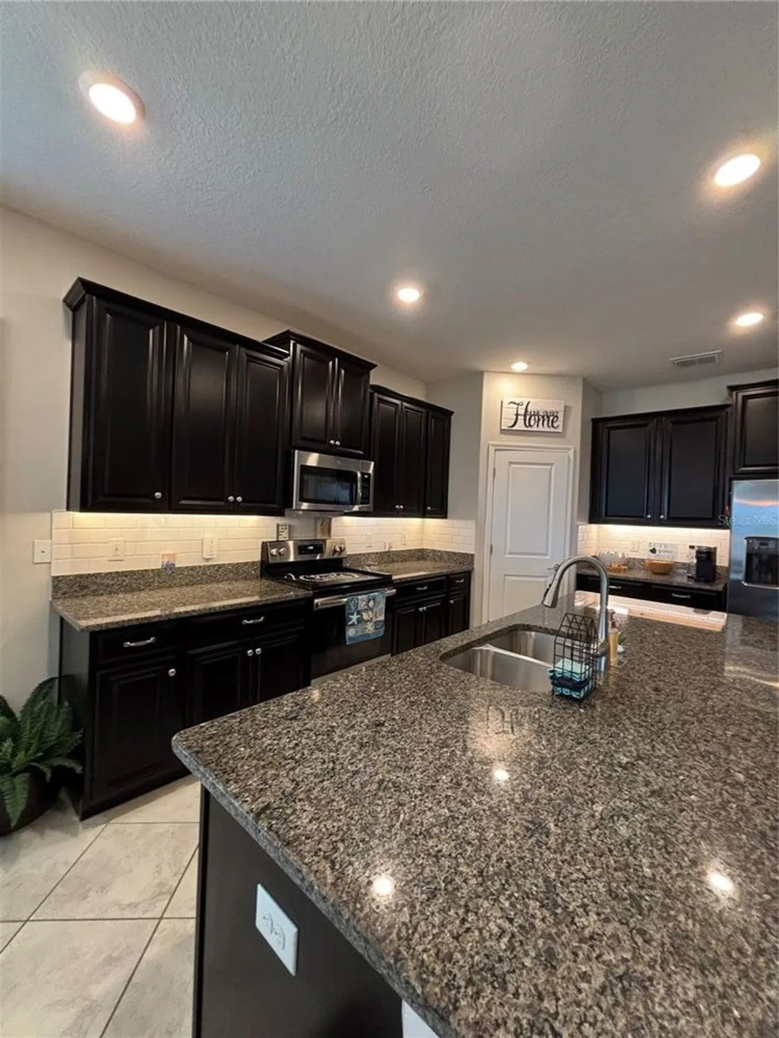 Property Slideshow image 18 of 49 | 16840 whisper elm st, Wimauma, FL, 33598