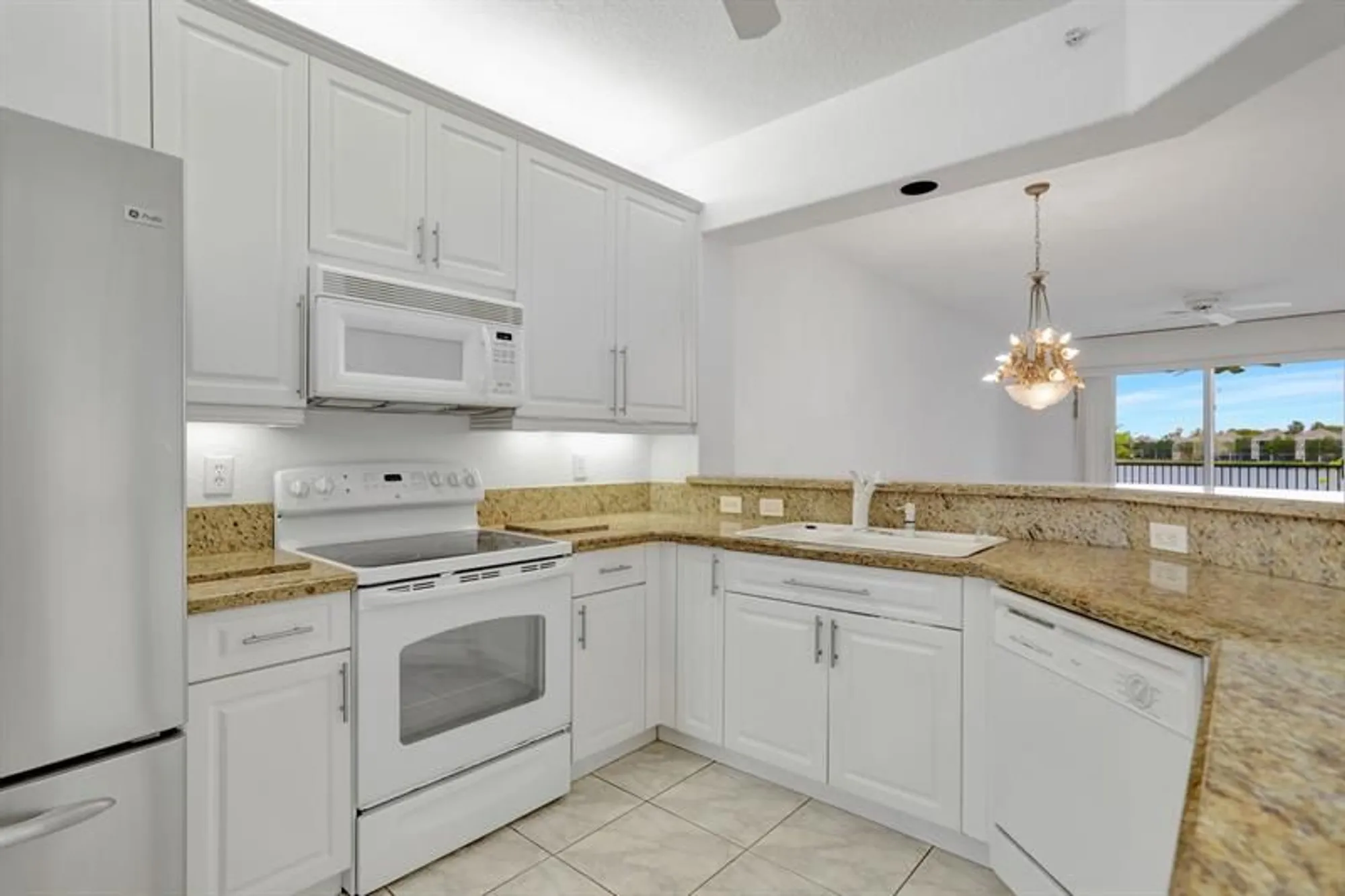 Property Slideshow image 2 of 36 | 7727 southampton ter 205, Tamarac, FL, 33321