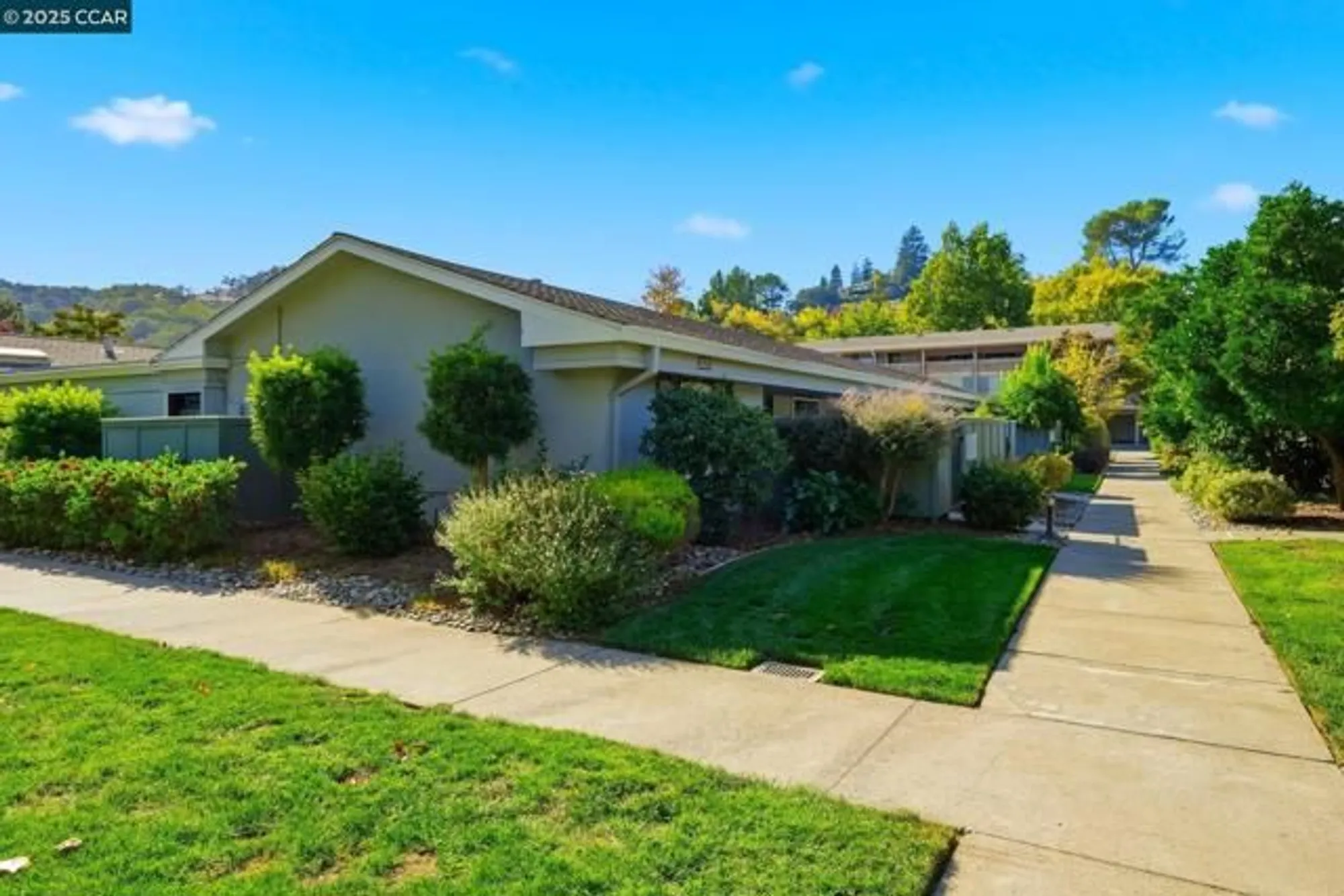 Property Slideshow image 25 of 29 | 2425 pine knoll dr 1, Walnut Creek, CA, 94595