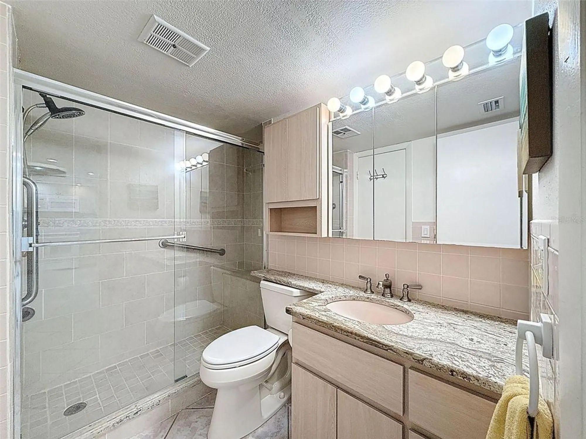 Property Slideshow image 17 of 32 | 4550 cove cir apt 507, St Petersburg, FL, 33708