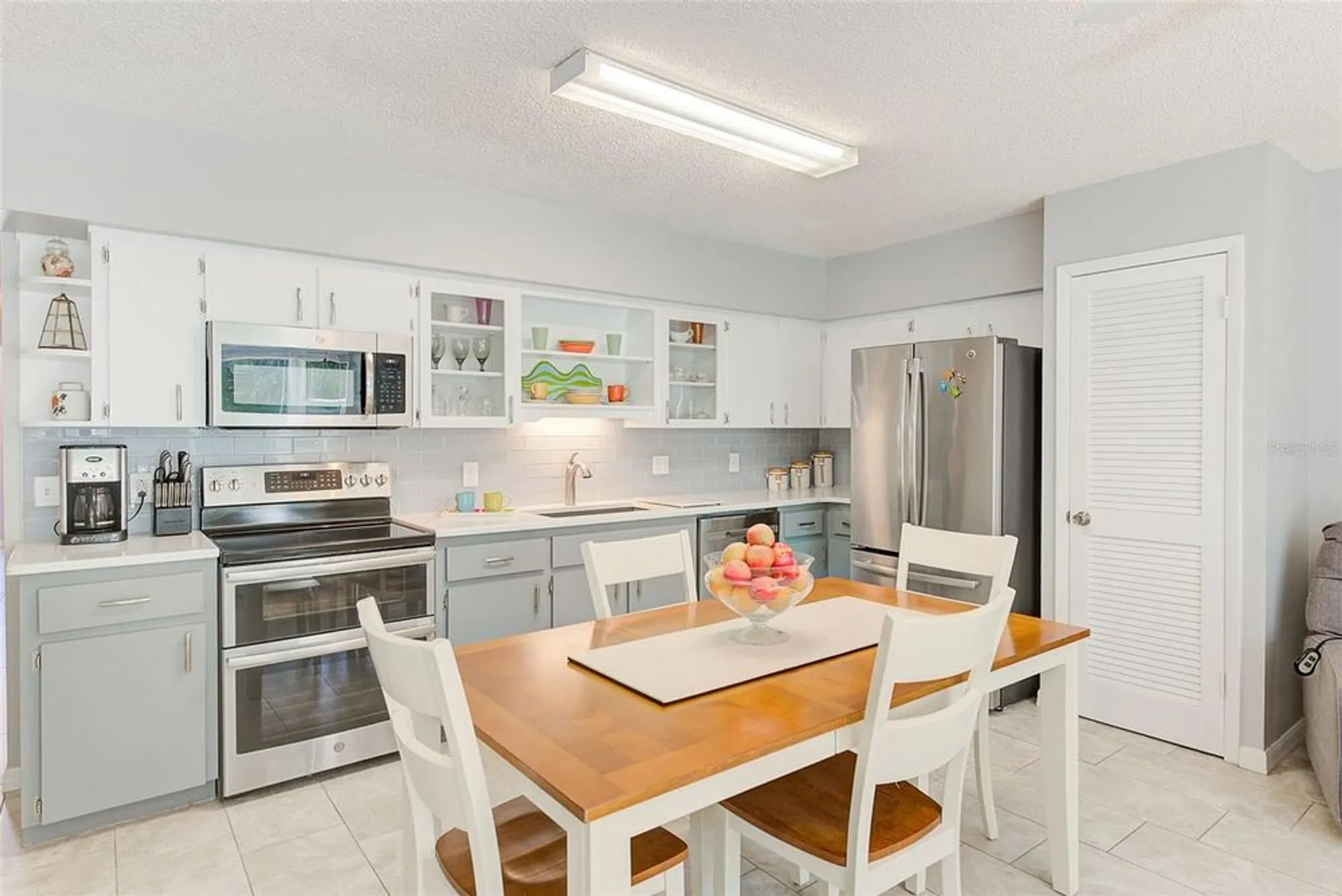 Property Slideshow image 12 of 43 | 2229 americus blvd 25, Clearwater, FL, 33763