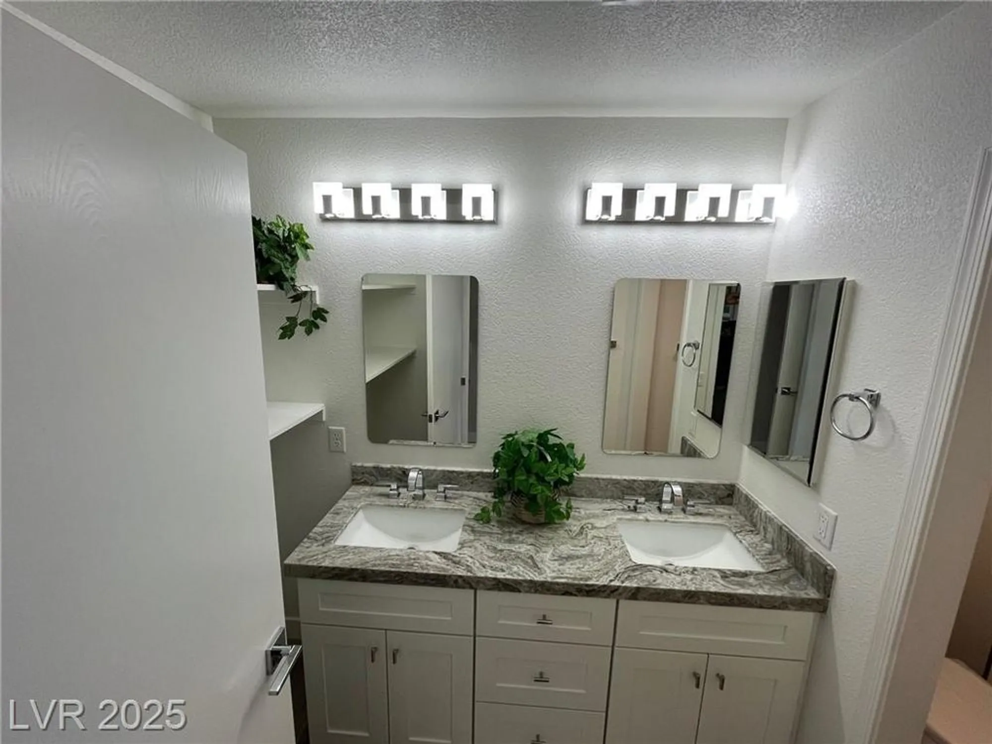 Property Slideshow image 6 of 39 | 2836 bluff point dr, Las Vegas, NV, 89134