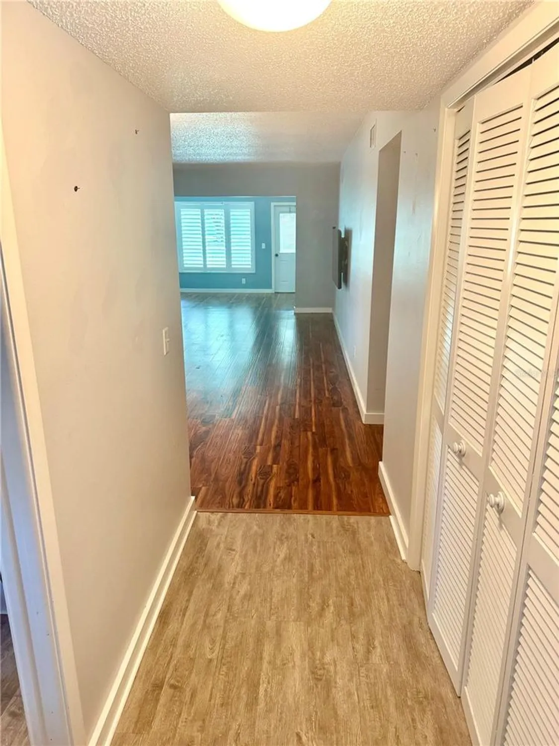 Property Slideshow image 7 of 37 | 2262 swedish dr 6, Clearwater, FL, 33763