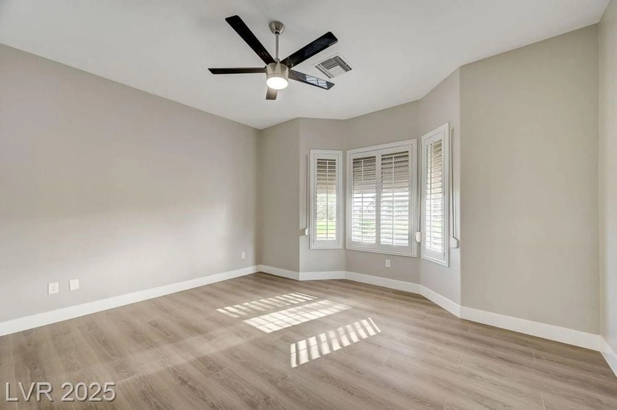 Property Slideshow image 20 of 43 | 9937 villa ridge dr, Las Vegas, NV, 89134