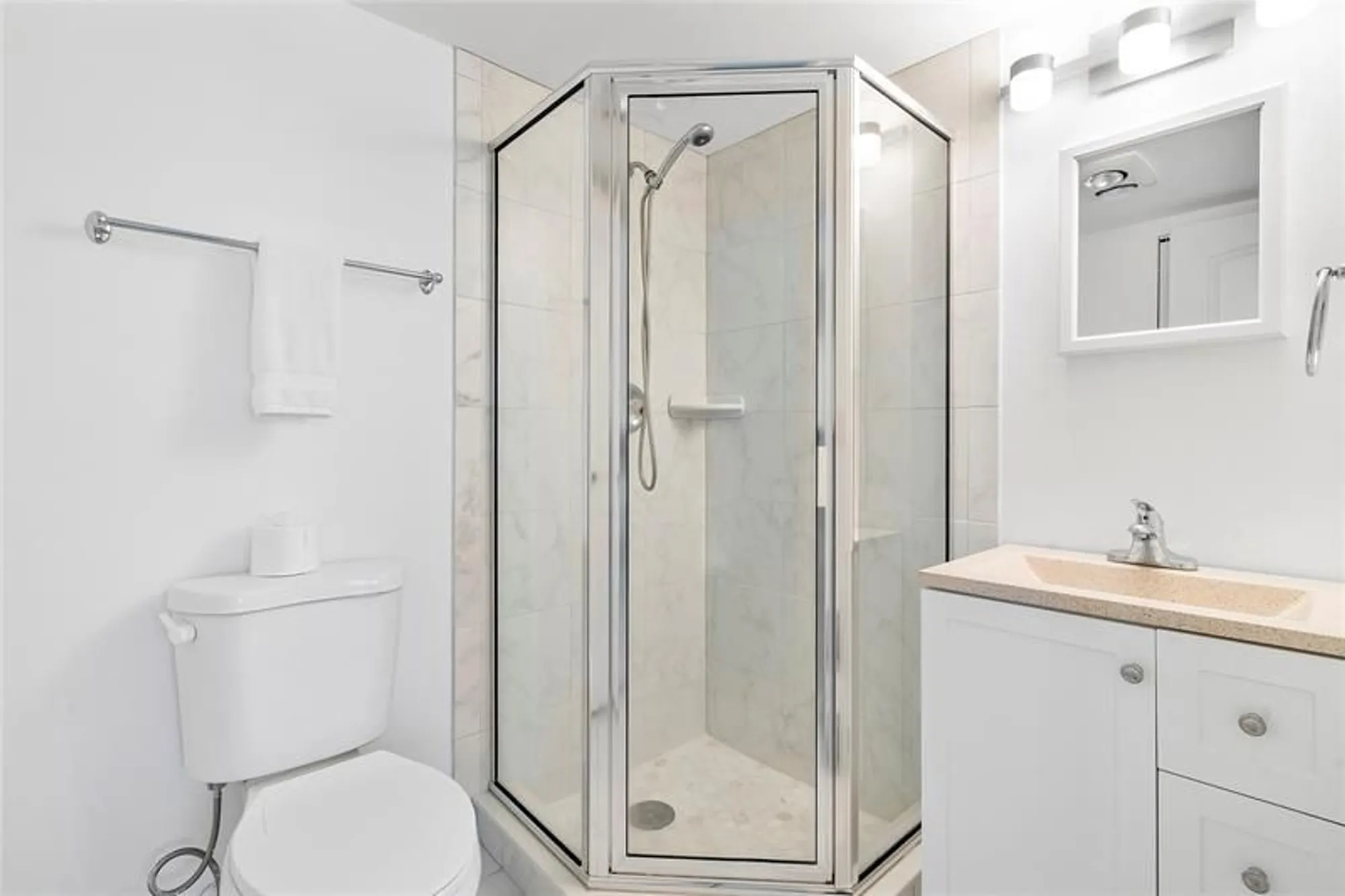 Property Slideshow image 7 of 20 | 13840 via flora a, Delray Beach, FL, 33484