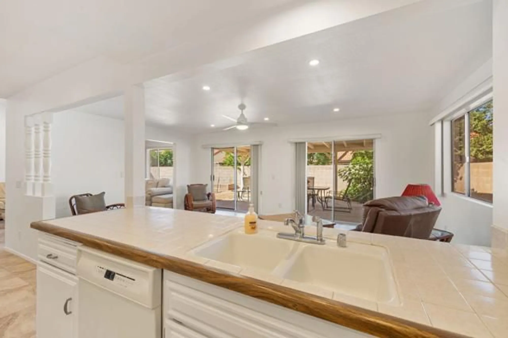 Property Slideshow image 13 of 41 | 2050 silver oak way, Hemet, CA, 92545