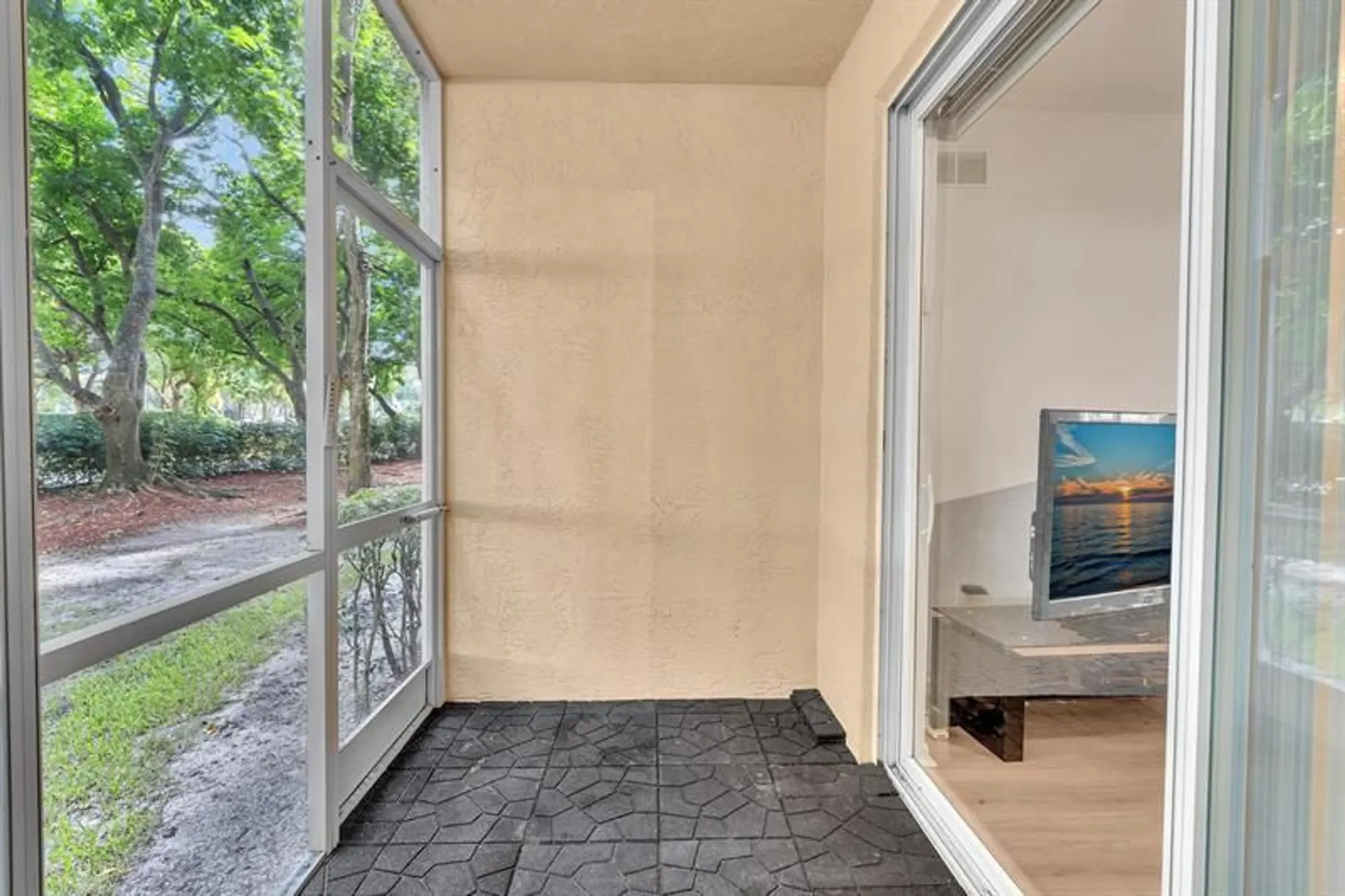 Property Slideshow image 43 of 78 | 7775 yardley dr apt 110, Tamarac, FL, 33321