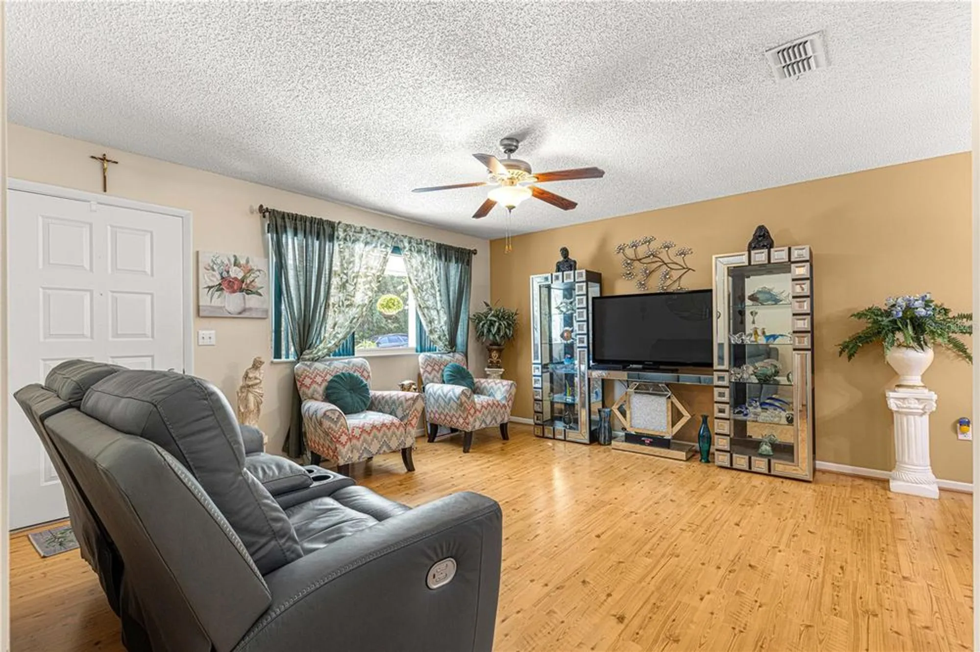 Property Slideshow image 9 of 62 | 10824 sw 90th ter, Ocala, FL, 34481