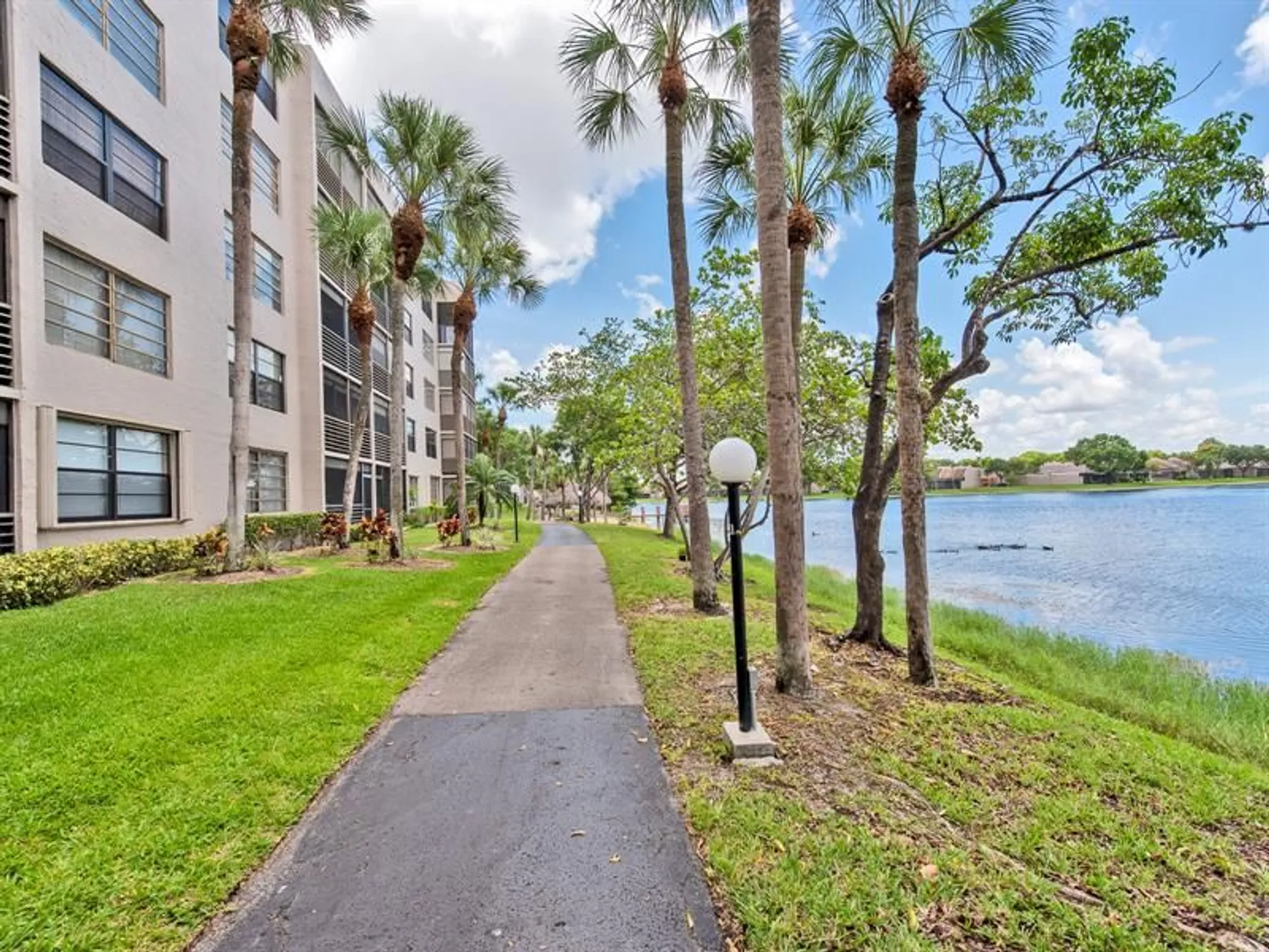 Property Slideshow image 48 of 51 | 1101 colony point cir 422, Pembroke Pines, FL, 33026