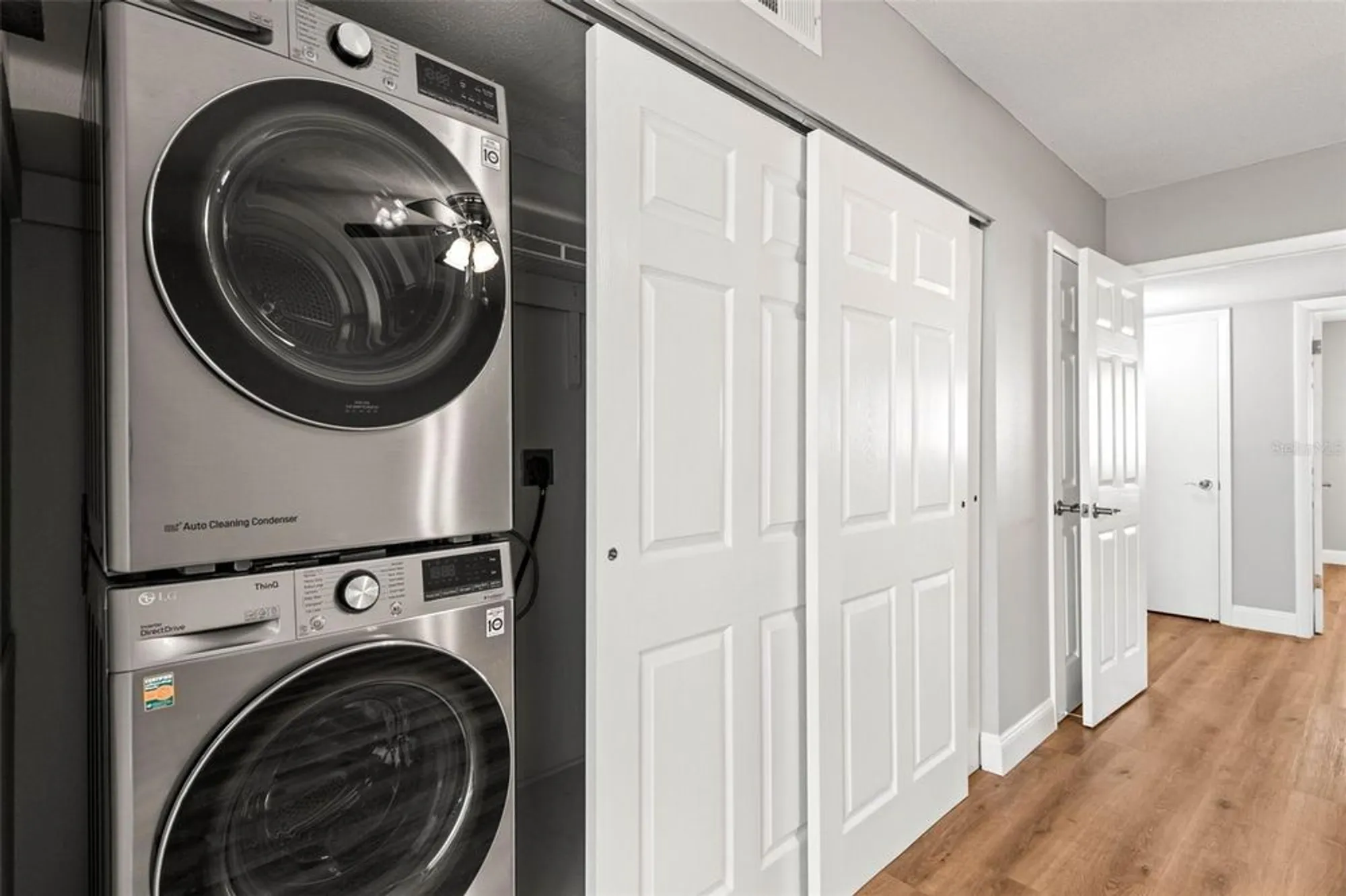 Property Slideshow image 23 of 32 | 2041 australia way 35, Clearwater, FL, 33763