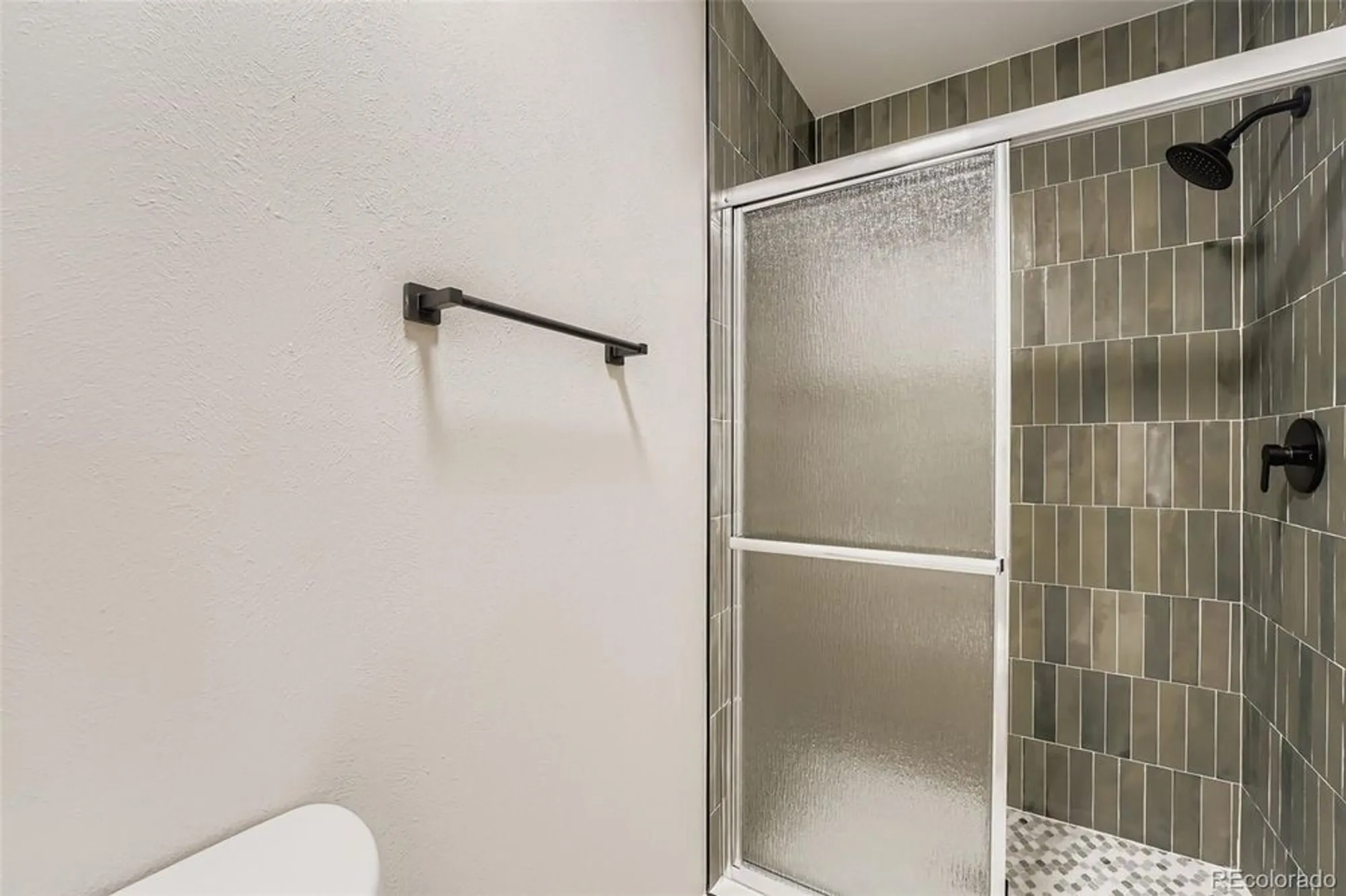 Property Slideshow image 12 of 22 | 2800 s heather gardens way b, Aurora, CO, 80014