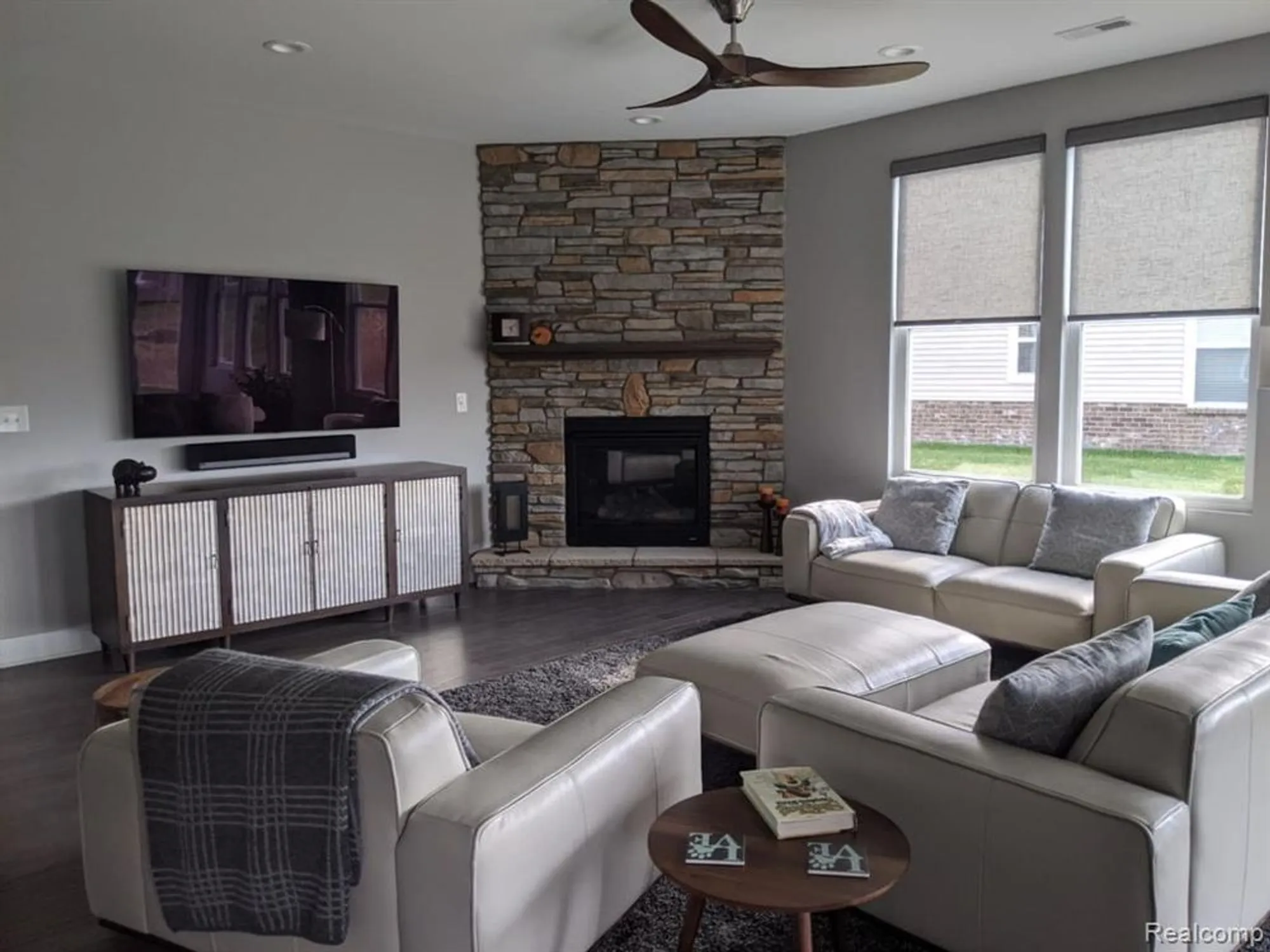 Property Slideshow image 12 of 51 | 27176 walloon way, Brownstown Twp, MI, 48134