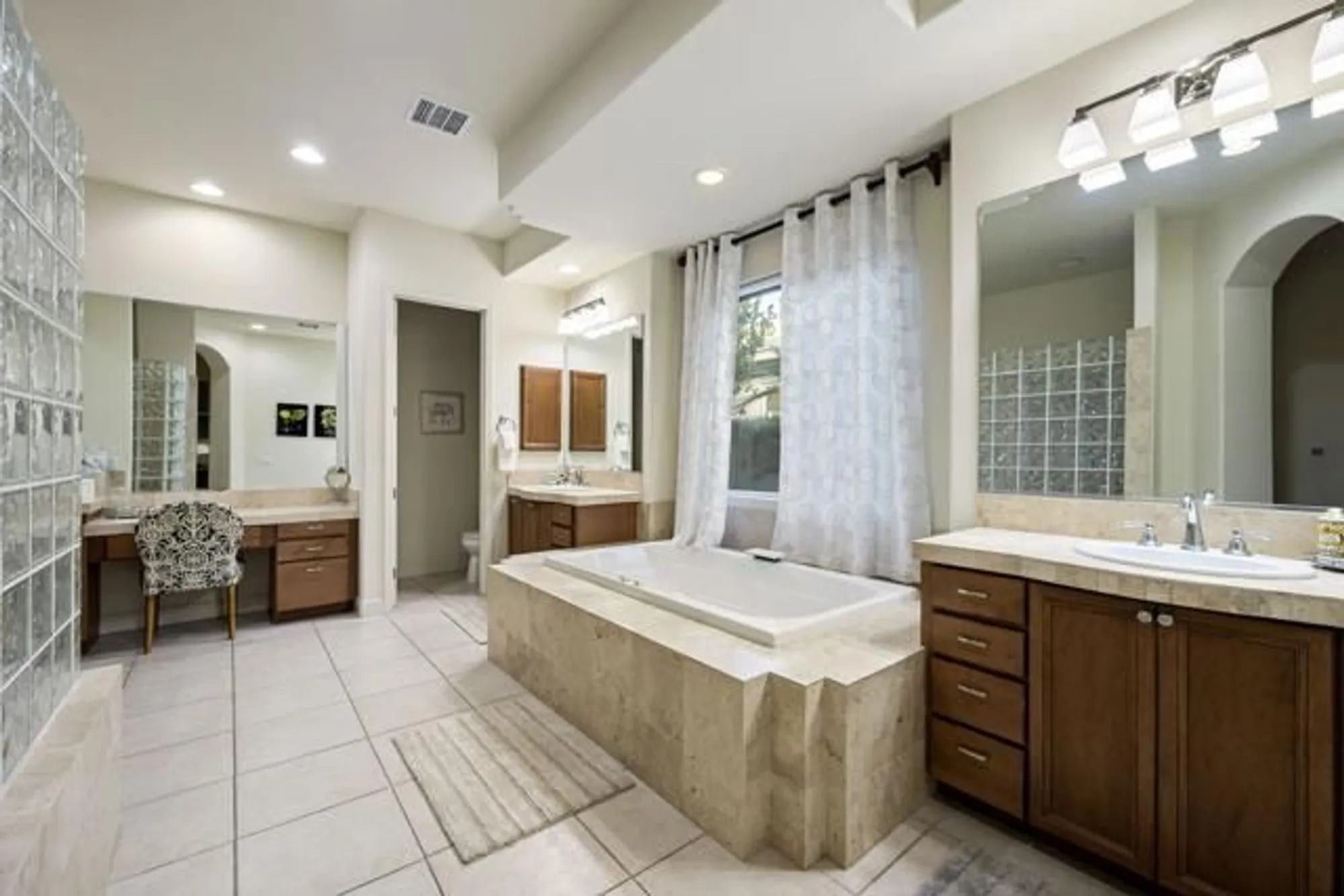 Property Slideshow image 16 of 36 | 81390 golf view dr, La Quinta, CA, 92253