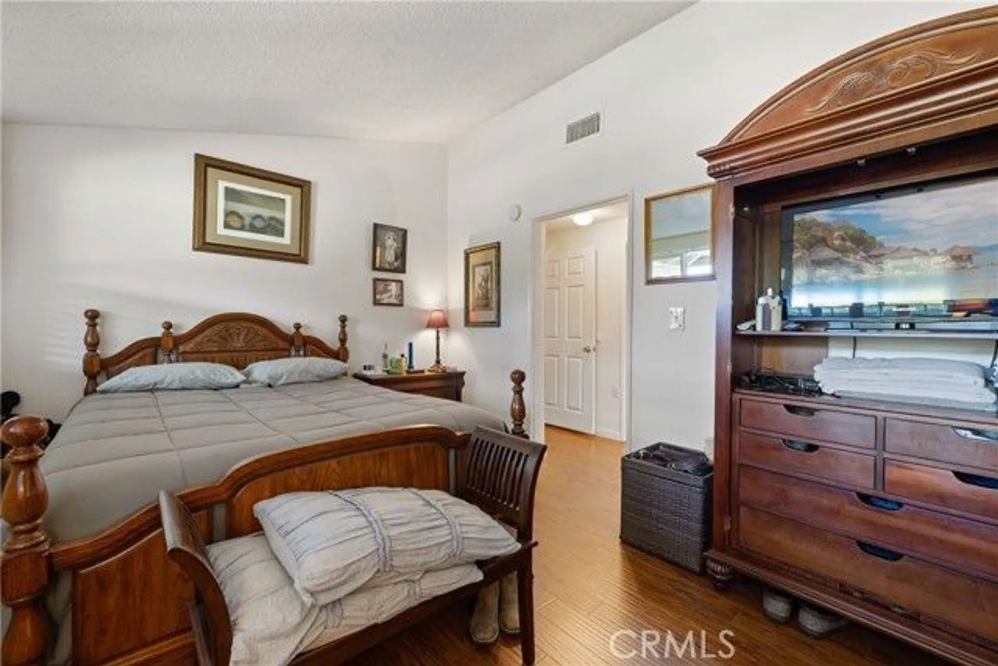 Property Slideshow image 15 of 57 | 19211 avenue of the oaks a, Newhall, CA, 91321