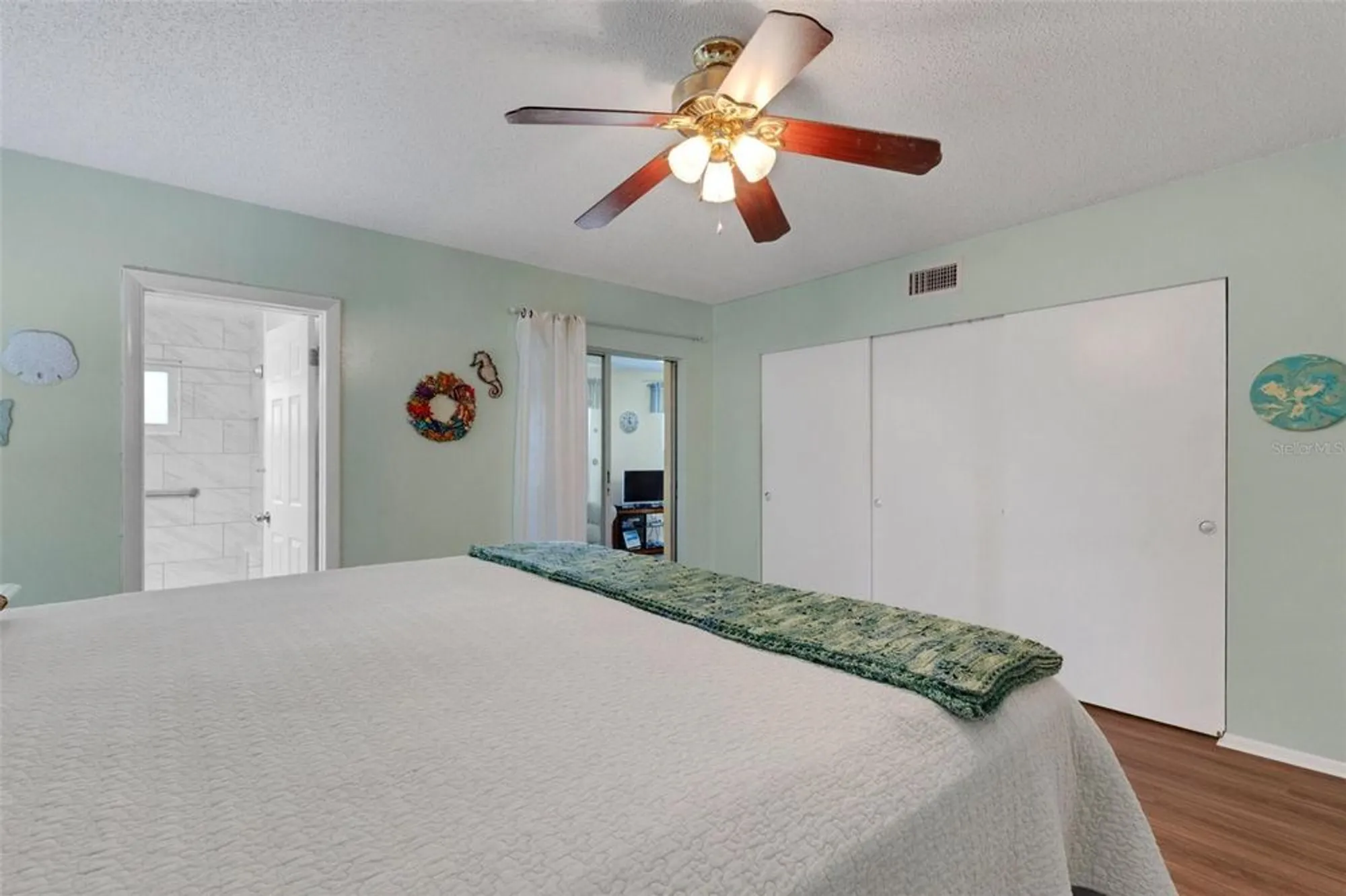 Property Slideshow image 27 of 56 | 2401 ecuadorian way apt 57, Clearwater, FL, 33763