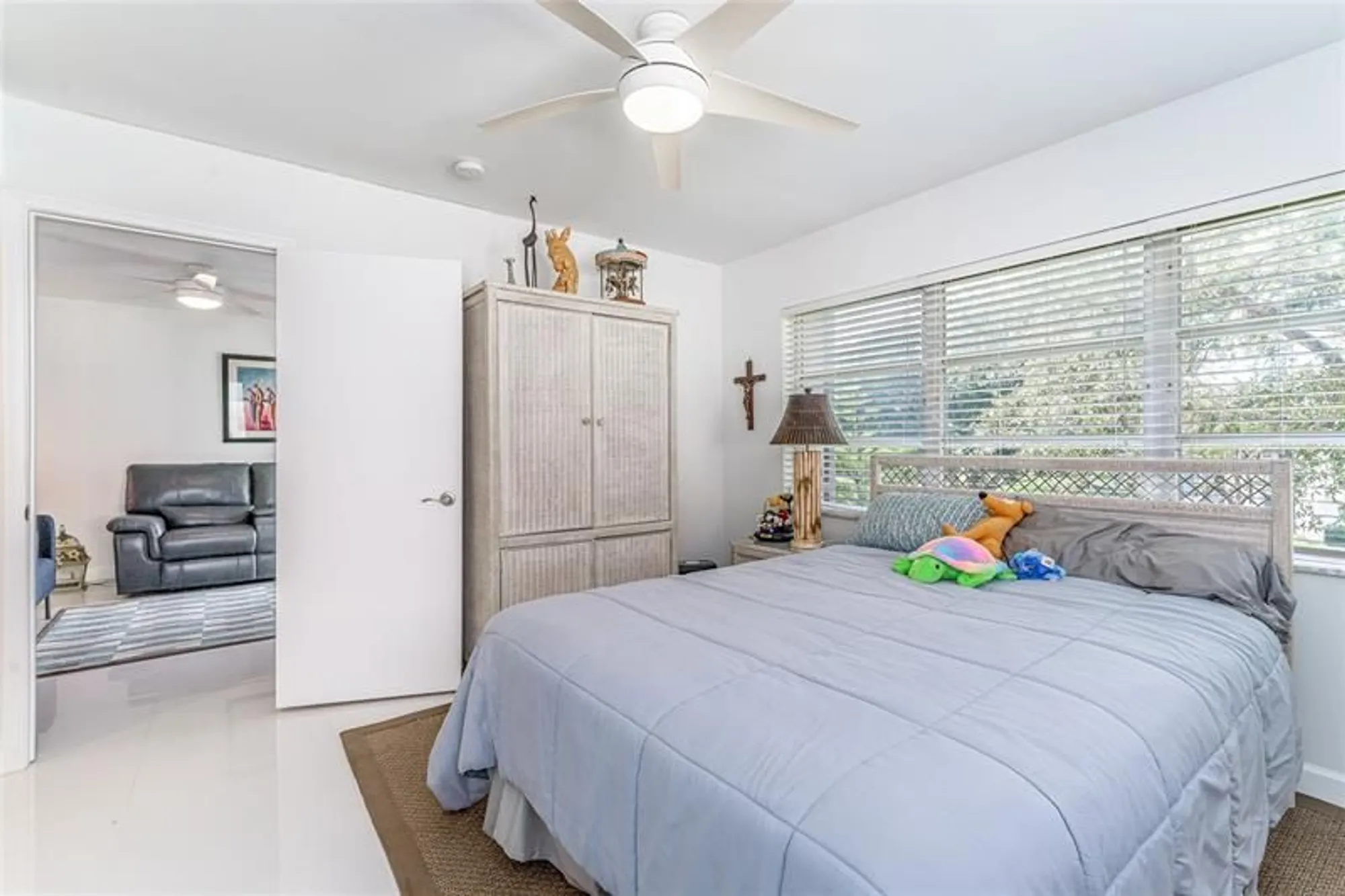 Property Slideshow image 12 of 76 | 811 s hollybrook dr 301, Pembroke Pines, FL, 33025