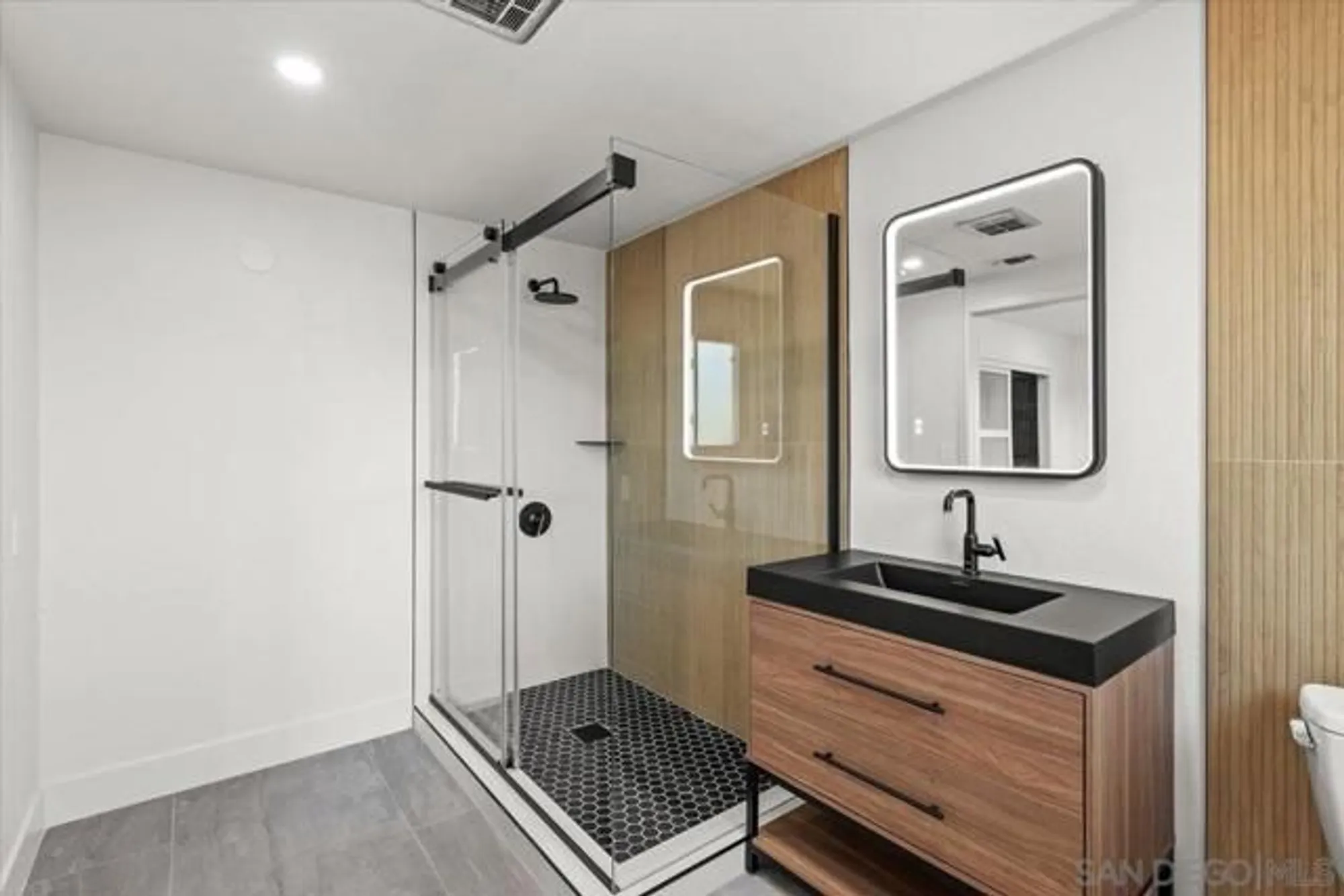 Property Slideshow image 21 of 36 | 16413 roca dr, San Diego, CA, 92128