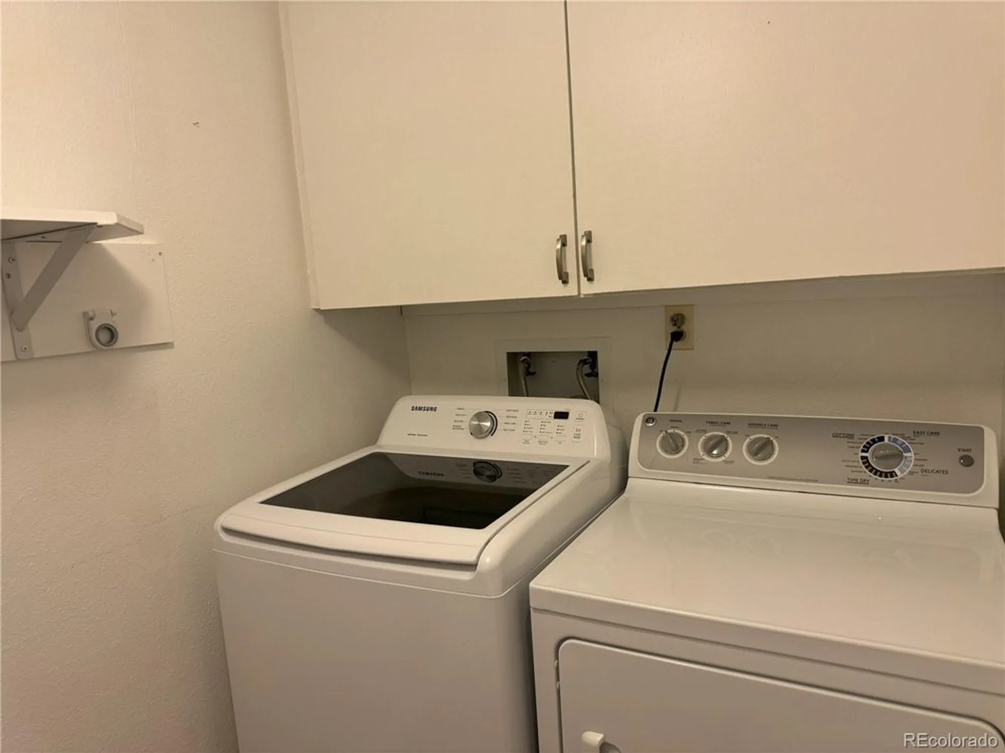 Property Slideshow image 6 of 14 | 13901 e marina dr 105, Aurora, CO, 80014