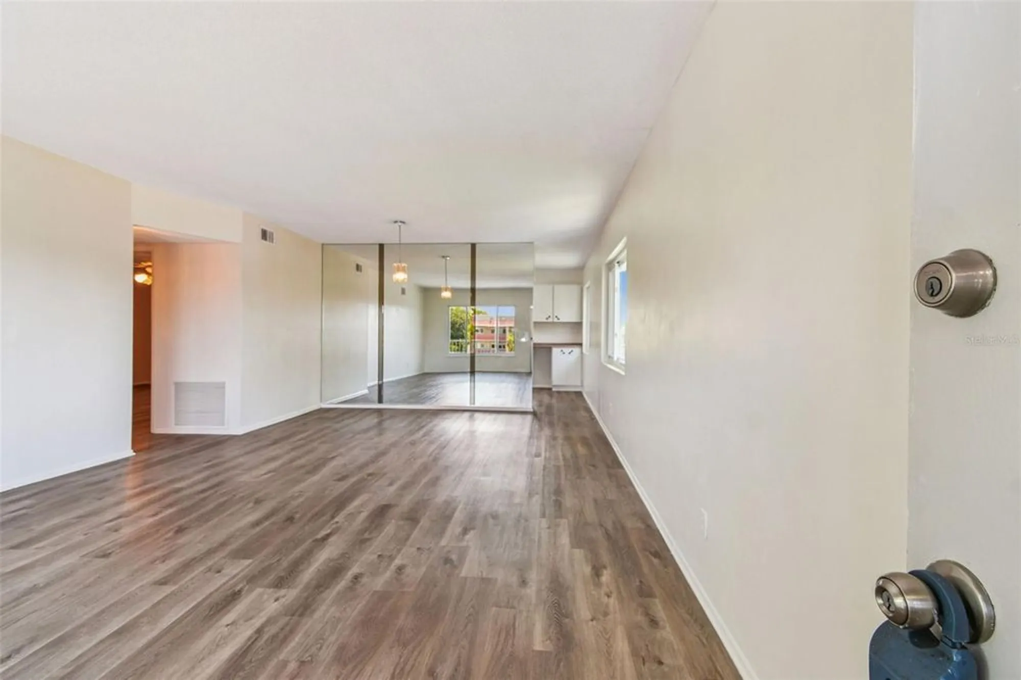 Property Slideshow image 11 of 55 | 2071 australia way 59, Clearwater, FL, 33763