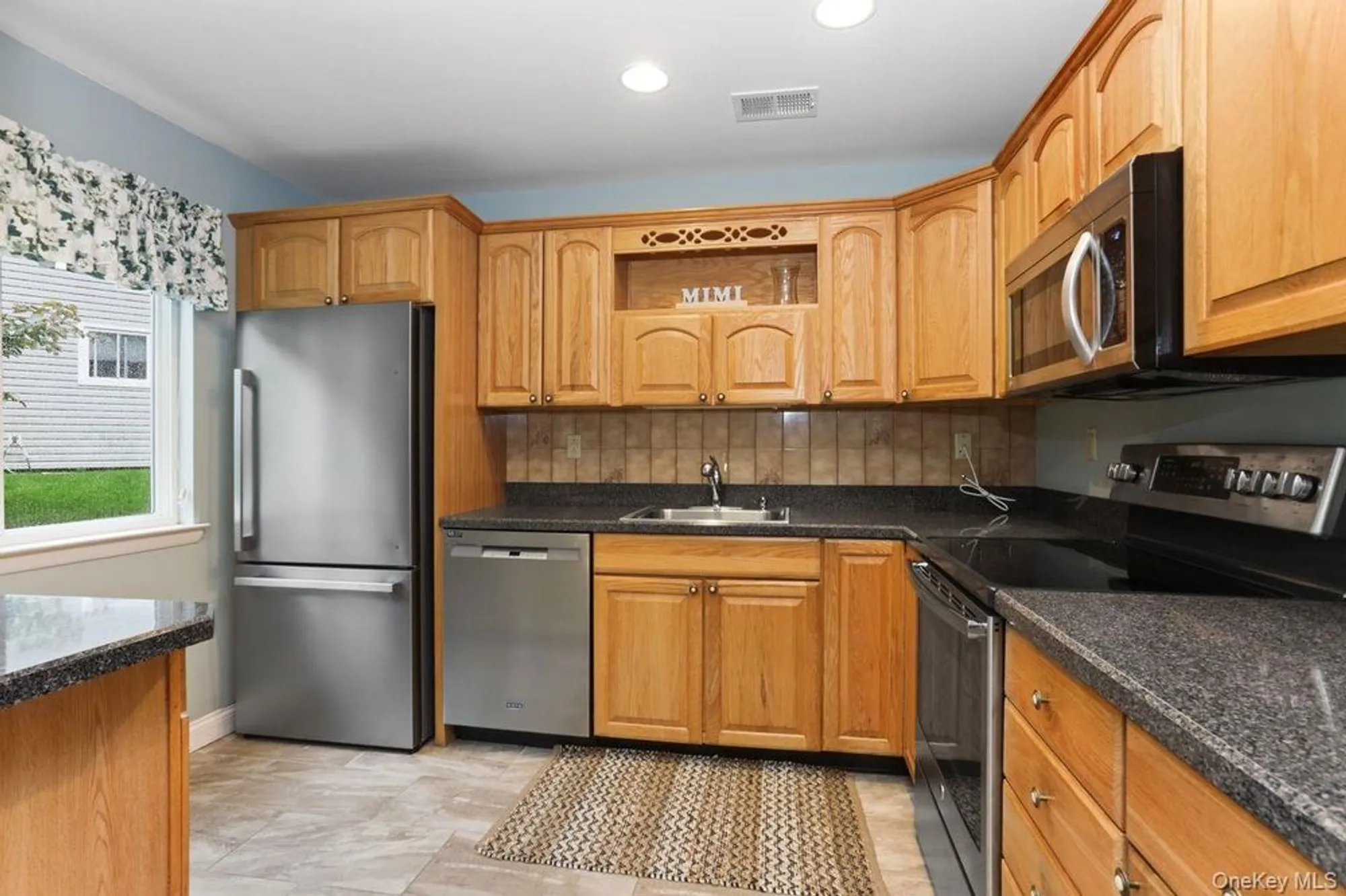 Property Slideshow image 11 of 35 | 141 flintlock way b, Yorktown Heights, NY, 10598