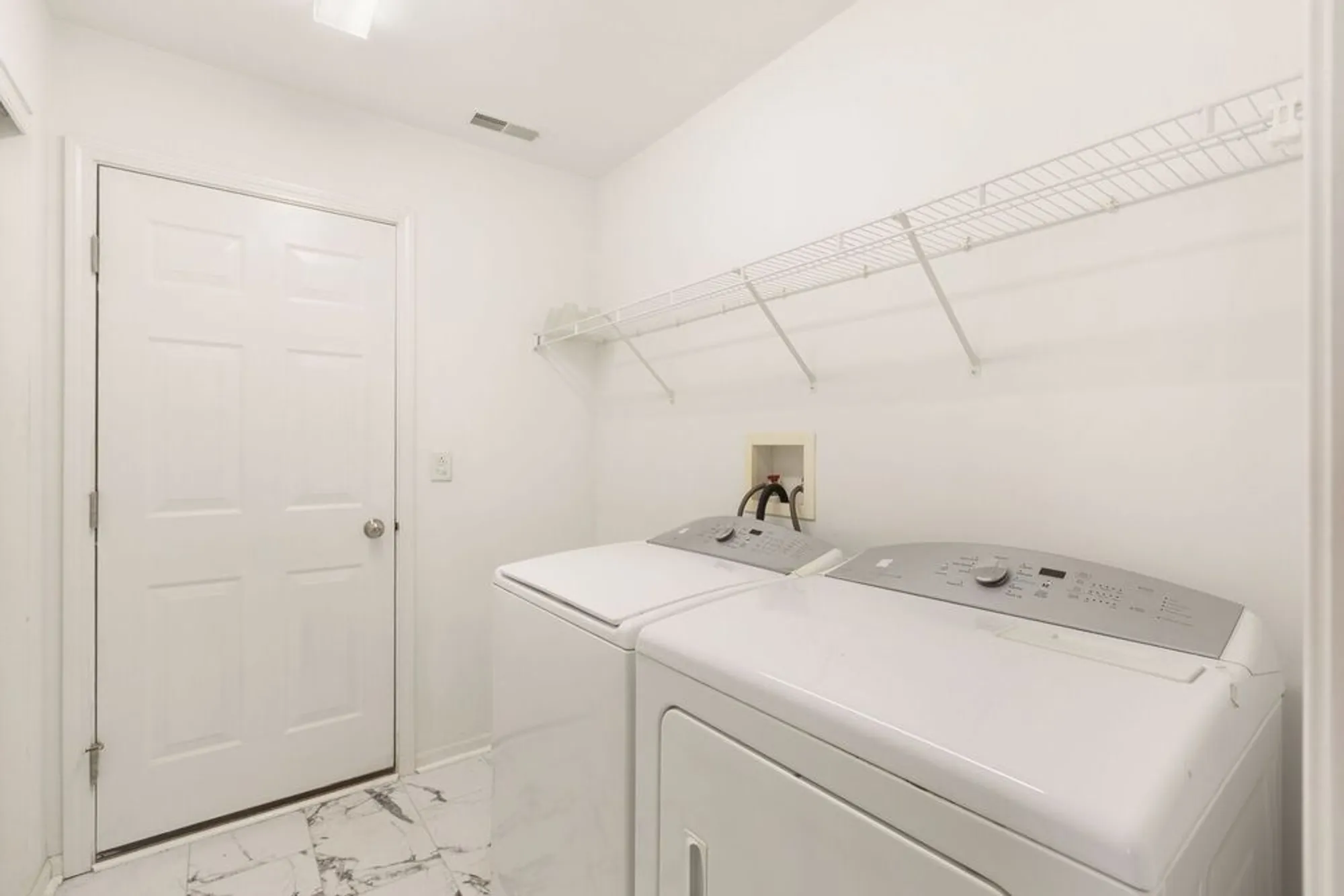 Property Slideshow image 7 of 16 | 94 w essington dr, Round Lake, IL, 60073