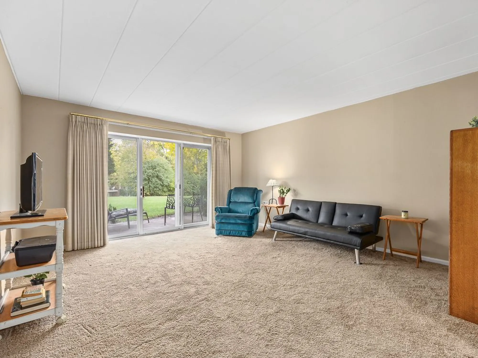 Property Slideshow image 7 of 25 | 5540 walnut ave apt 33a, Downers Grove, IL, 60515