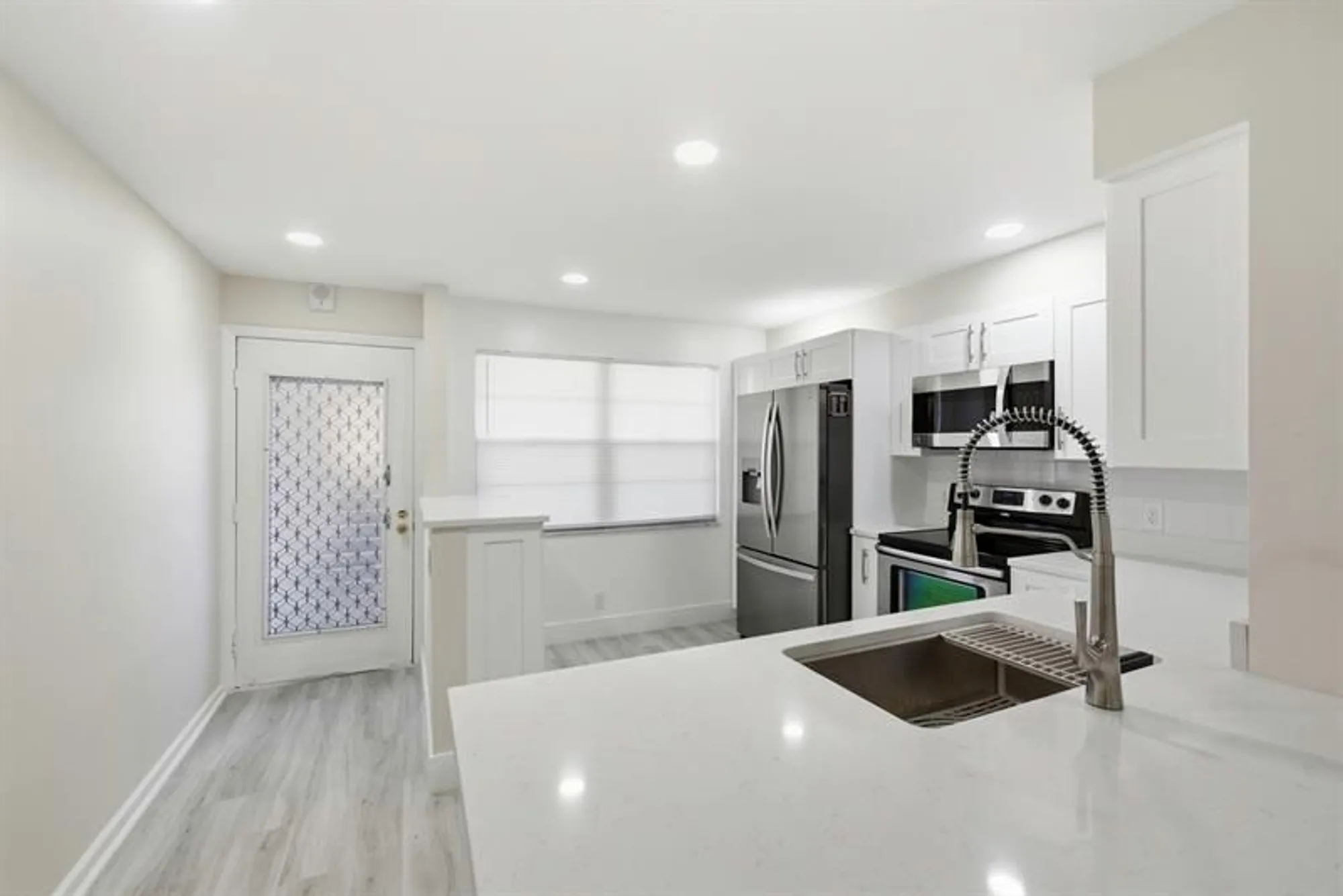 Property Slideshow image 11 of 25 | 2901 victoria cir apt b2, Coconut Creek, FL, 33066