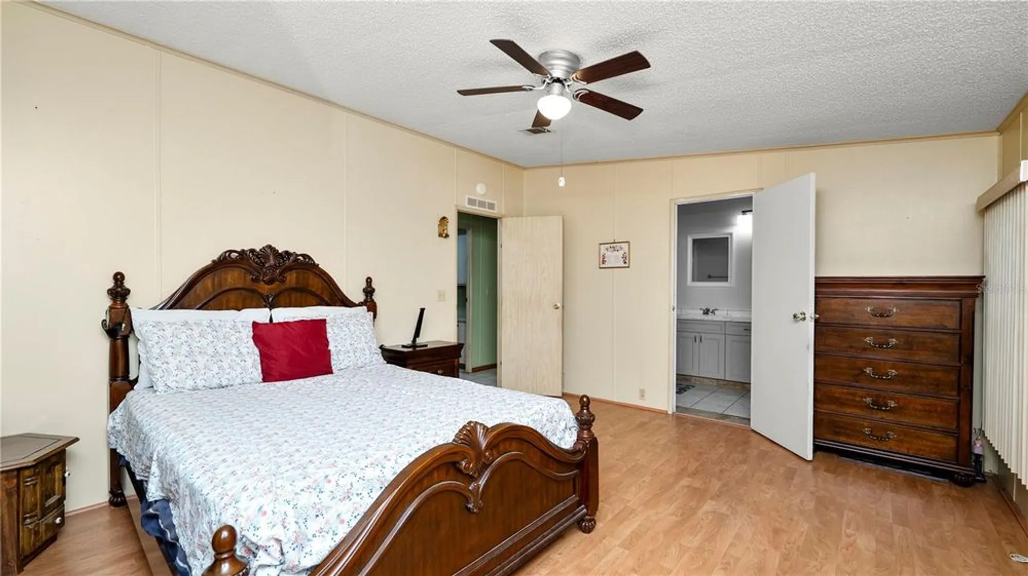 Property Slideshow image 24 of 47 | 5027 forest crest dr, Lakeland, FL, 33810