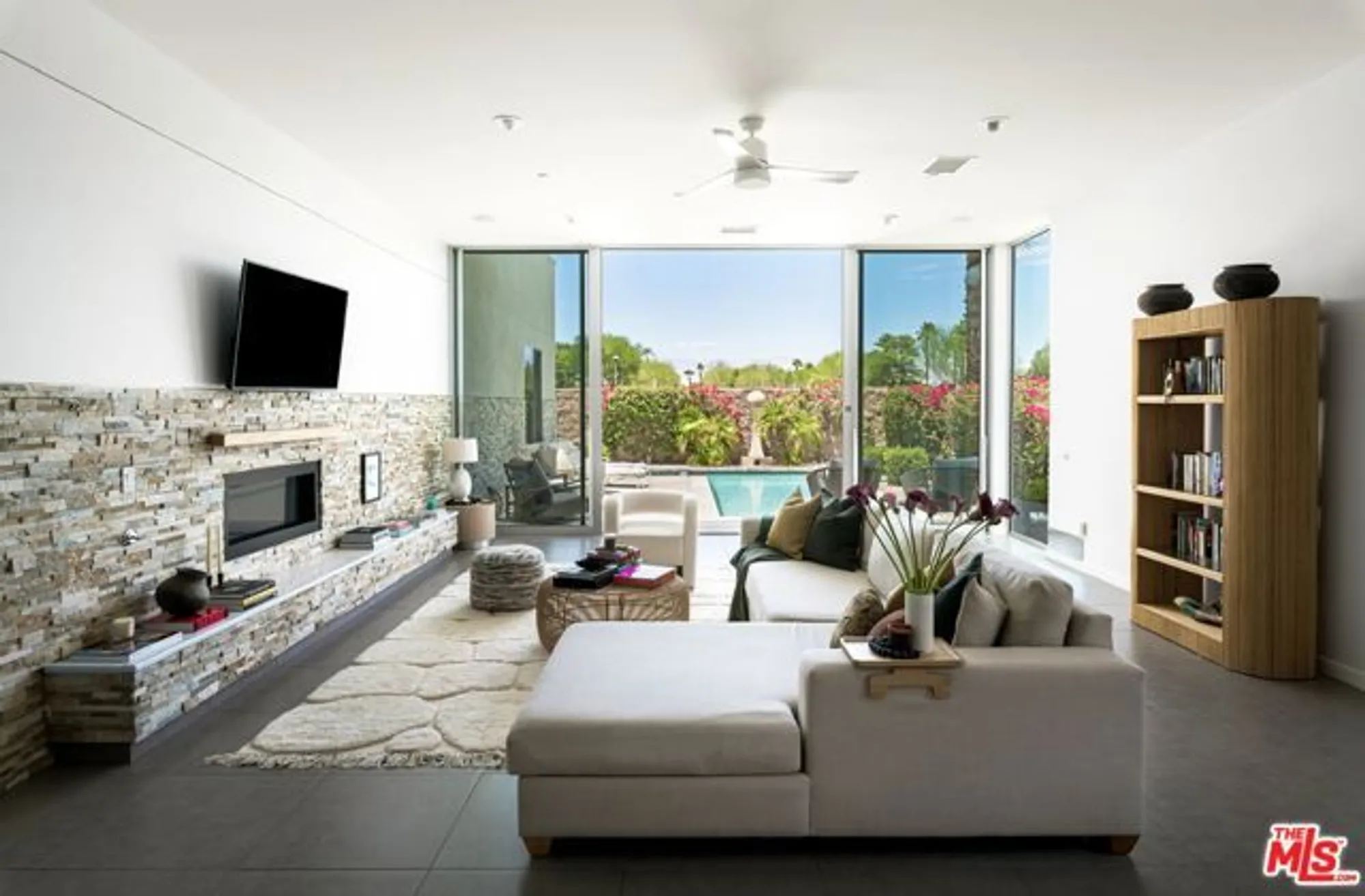 Property Slideshow image 8 of 22 | 4631 kellogg way, Palm Springs, CA, 92262