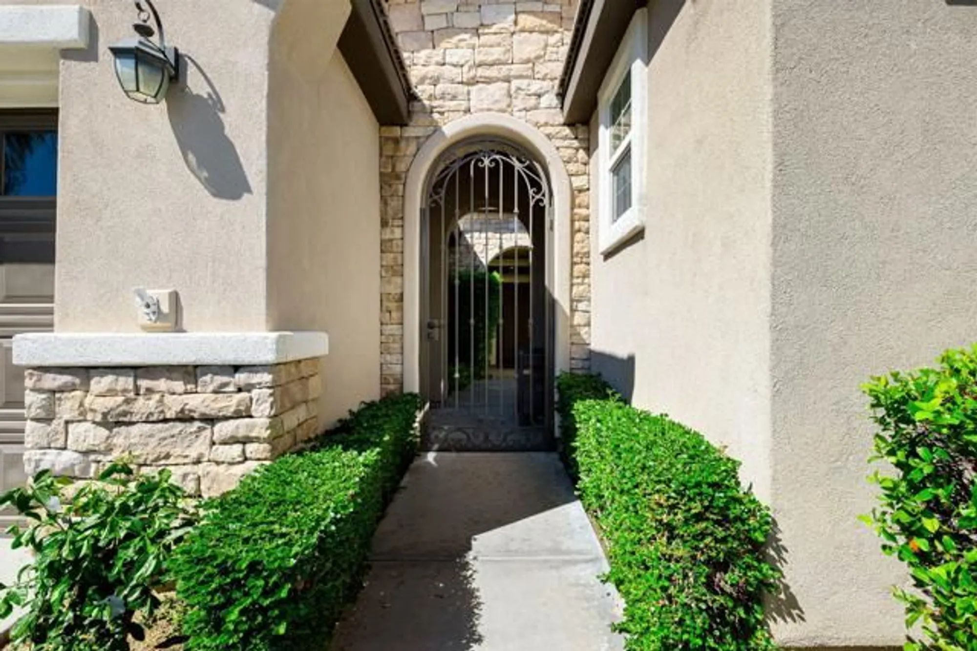 Property Slideshow image 4 of 48 | 60119 honeysuckle st, La Quinta, CA, 92253