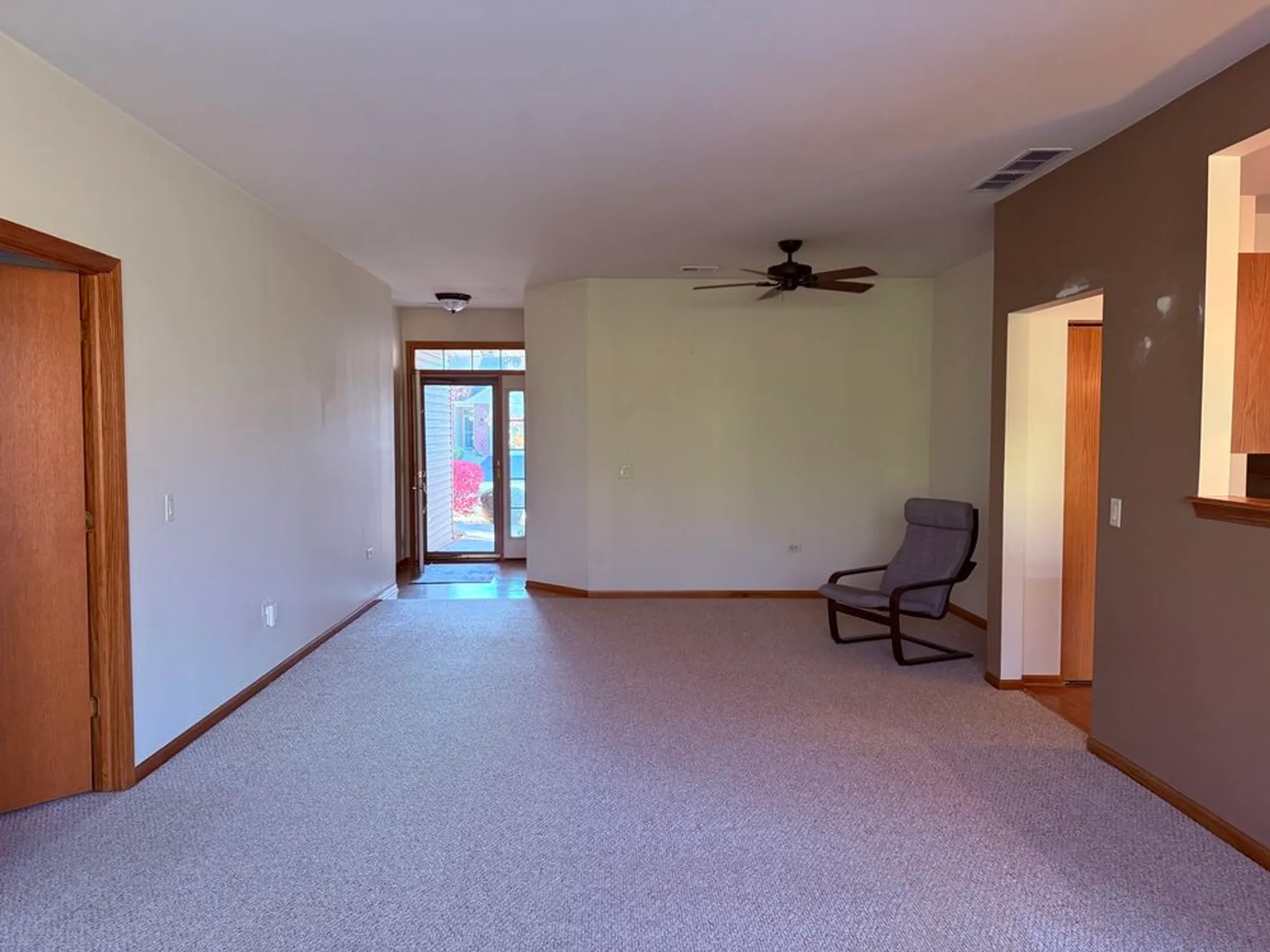 Property Slideshow image 4 of 21 | 17009 mendota dr # 17009, Lockport, IL, 60441