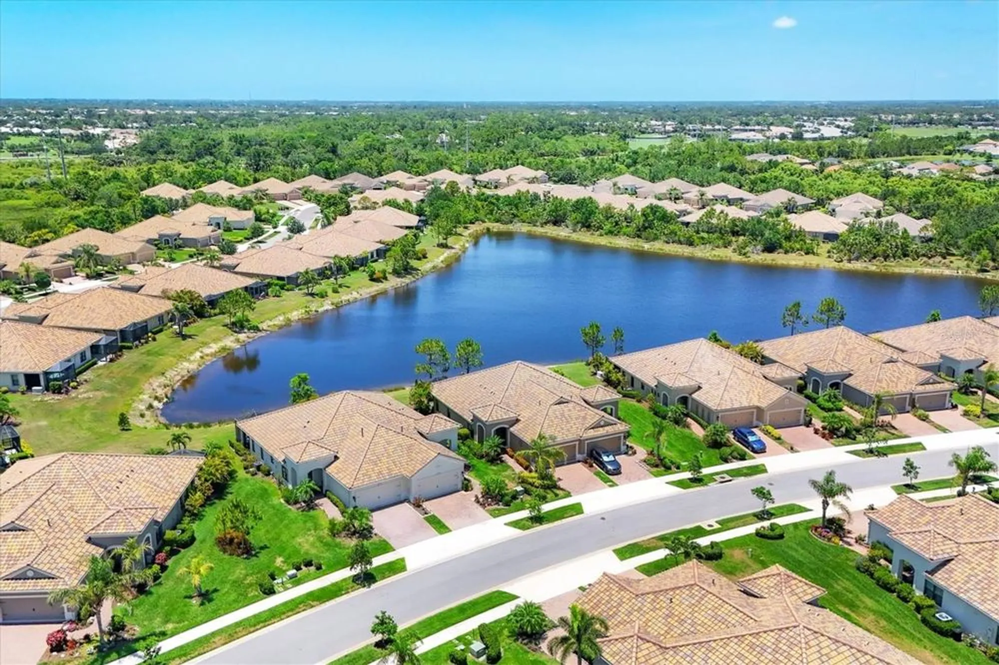 Property Slideshow image 32 of 55 | 21649 avon park ct, Venice, FL, 34293