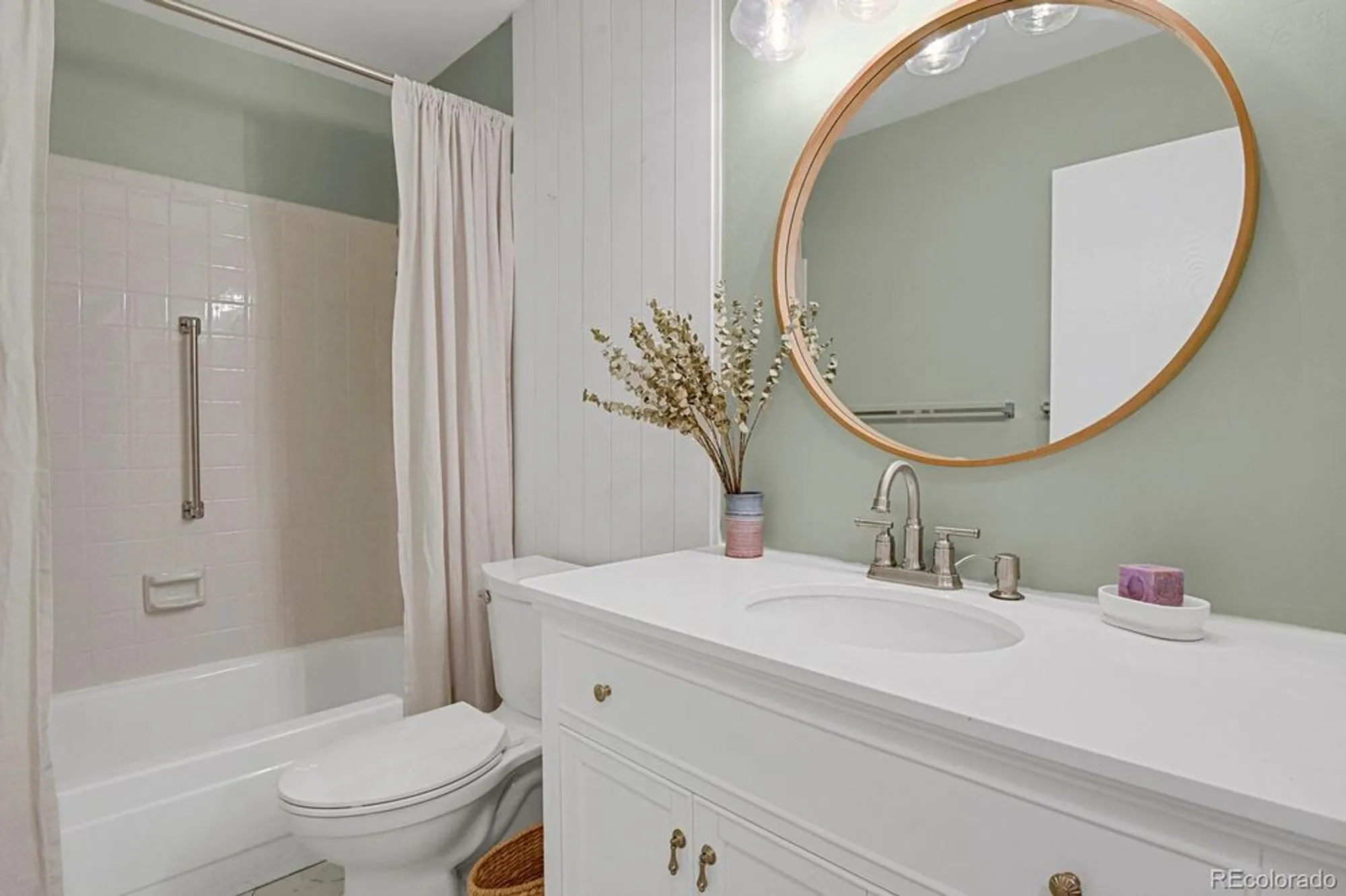 Property Slideshow image 9 of 22 | 14001 e marina dr 603, Aurora, CO, 80014