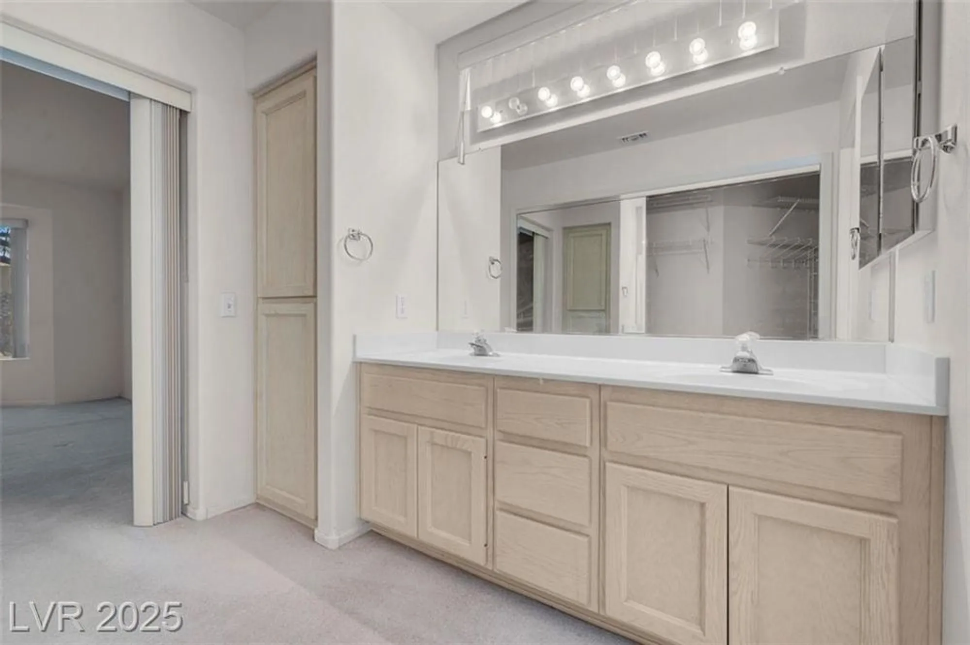 Property Slideshow image 28 of 38 | 10013 cresent creek dr, Las Vegas, NV, 89134