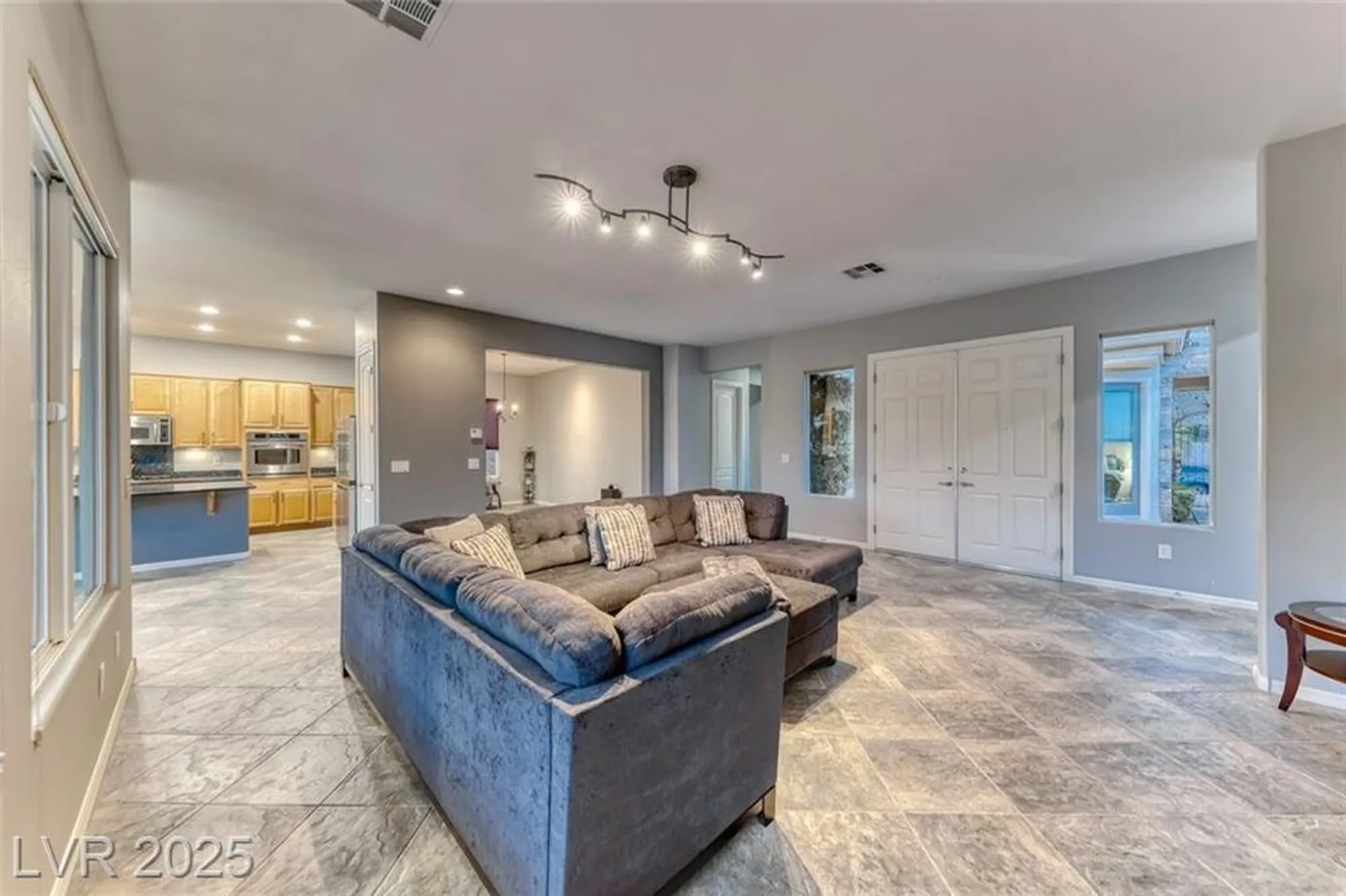 Property Slideshow image 17 of 67 | 2142 sandstone cliffs dr, Henderson, NV, 89044