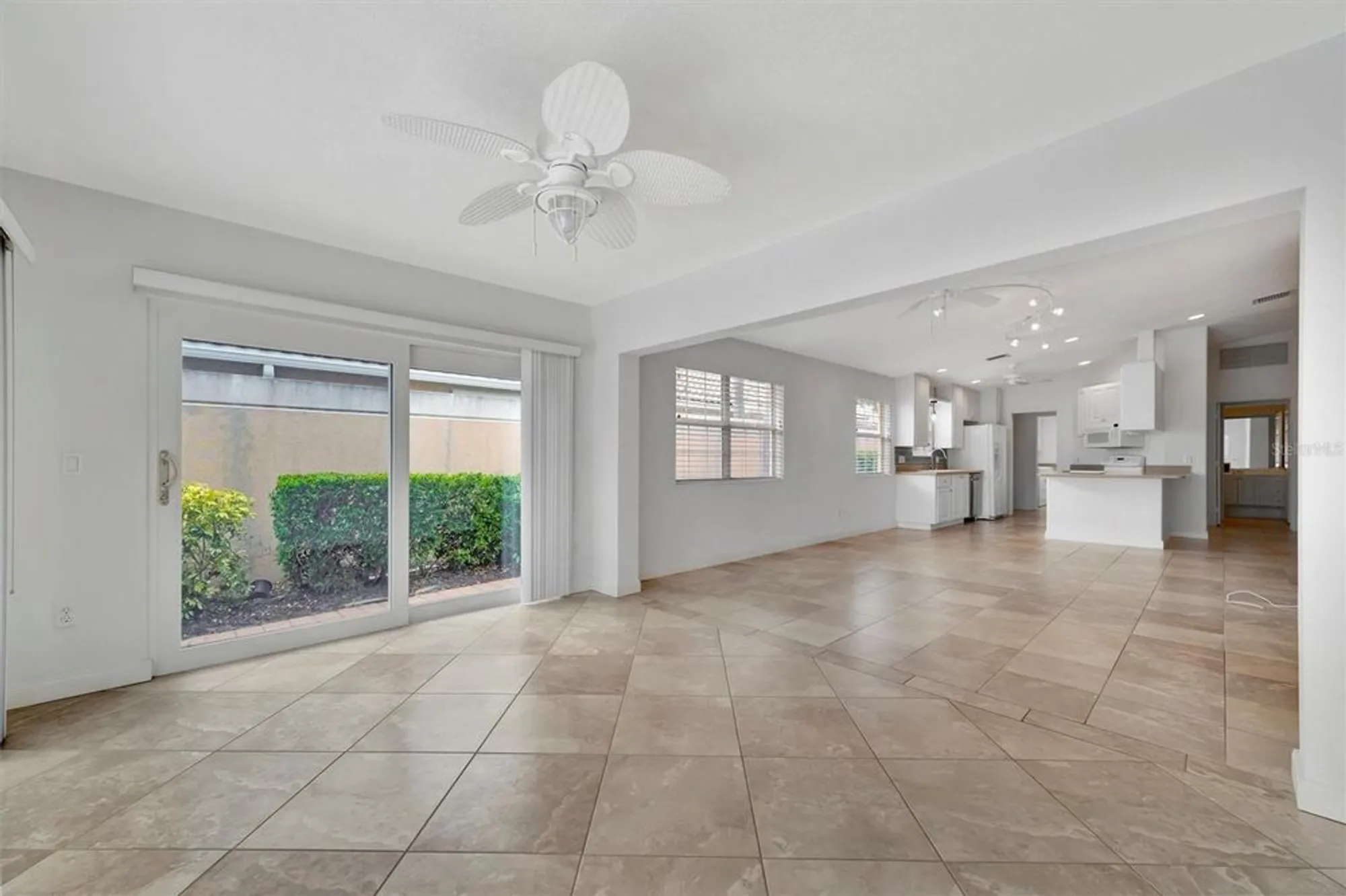 Property Slideshow image 17 of 51 | 5955 benevento dr, Sarasota, FL, 34238