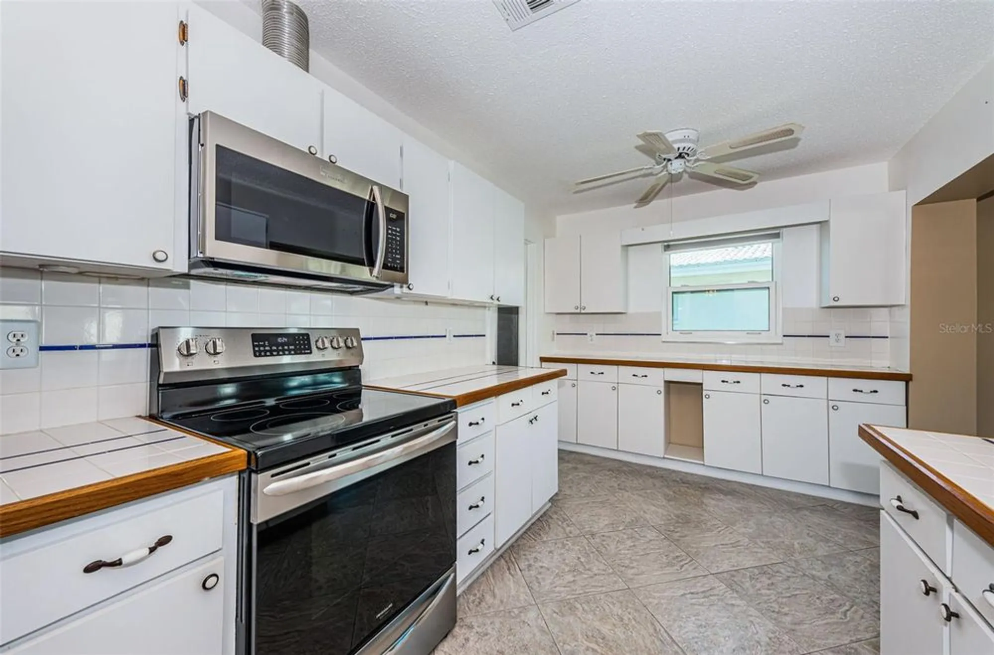 Property Slideshow image 14 of 62 | 3547 100th ter n, Pinellas Park, FL, 33782