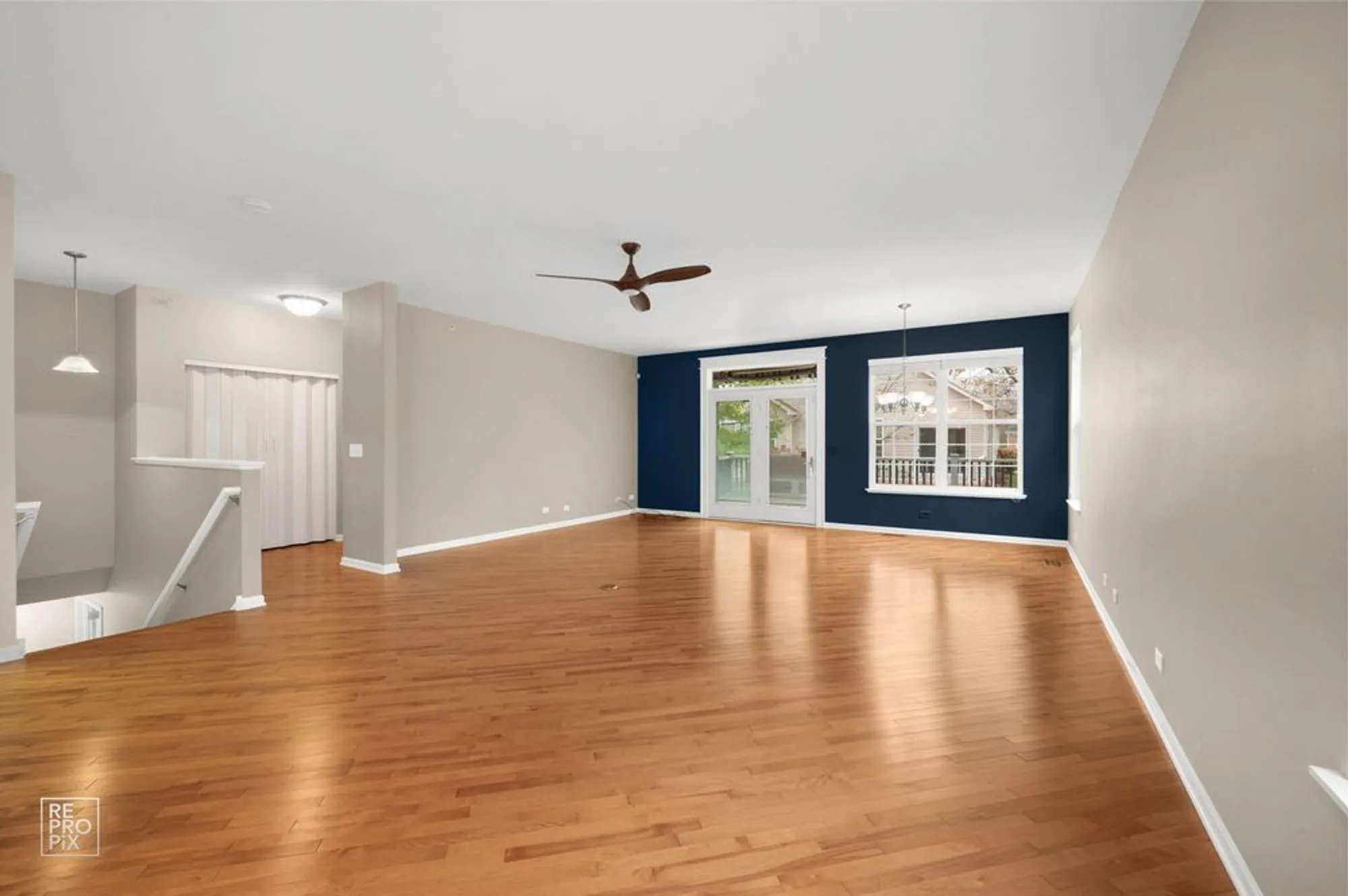 Property Slideshow image 8 of 25 | 1870 hampshire dr, Hoffman Estates, IL, 60192