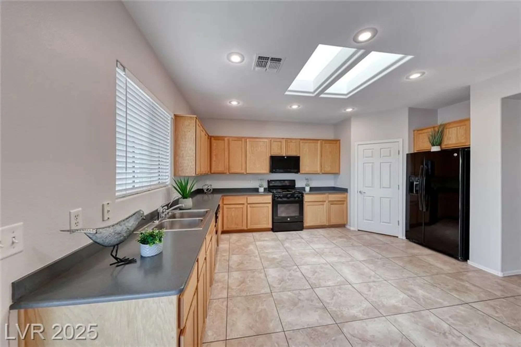Property Slideshow image 17 of 50 | 2343 schaeffer hills dr, Henderson, NV, 89052