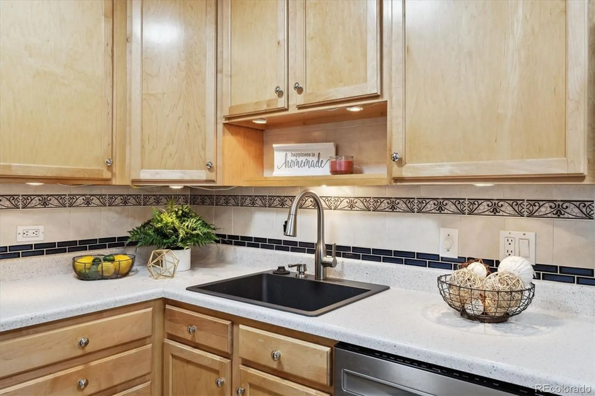 Property Slideshow image 8 of 50 | 660 s alton way 3b, Denver, CO, 80247