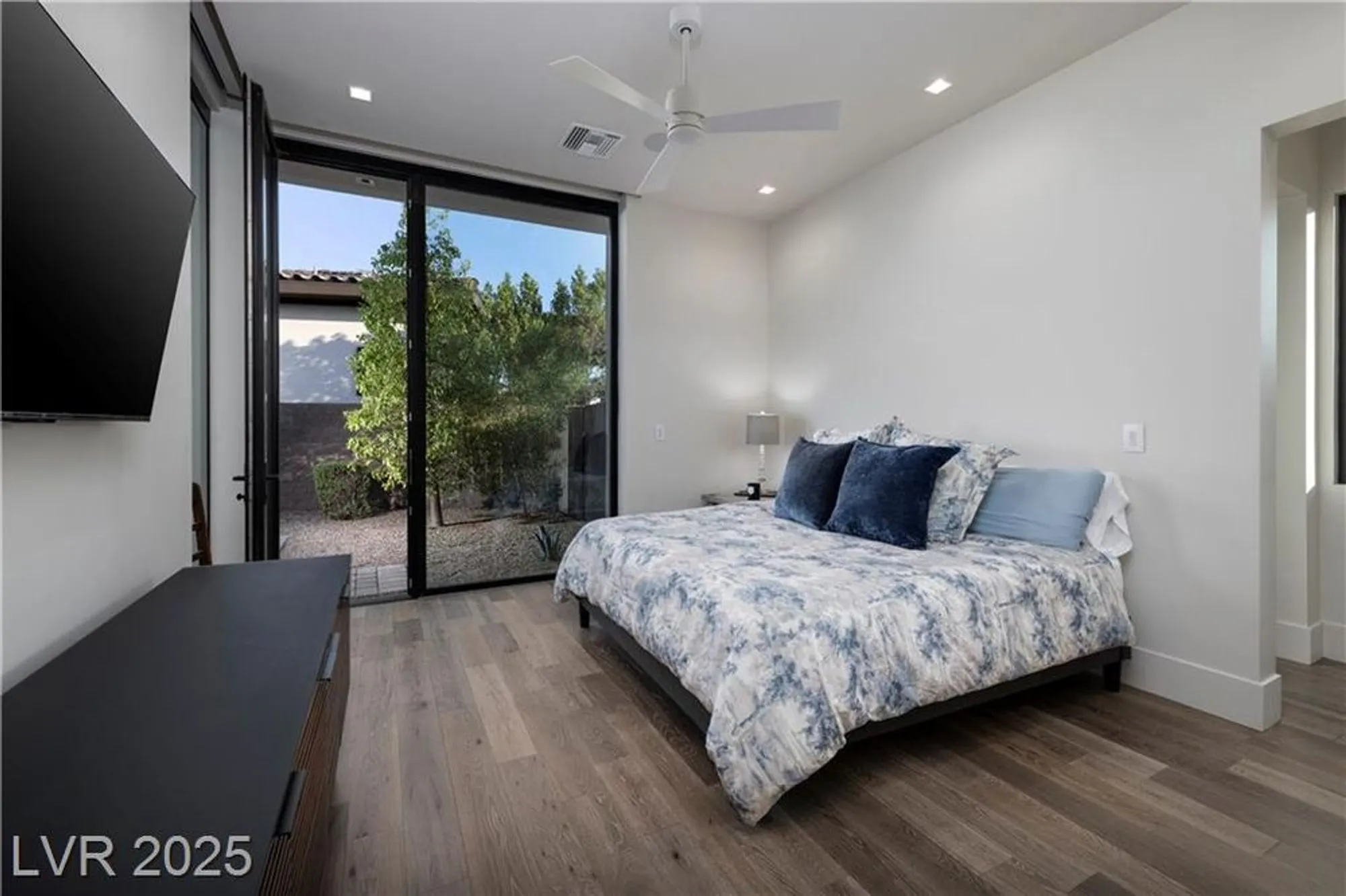 Property Slideshow image 19 of 32 | 10 sunrise beach cir, Henderson, NV, 89011