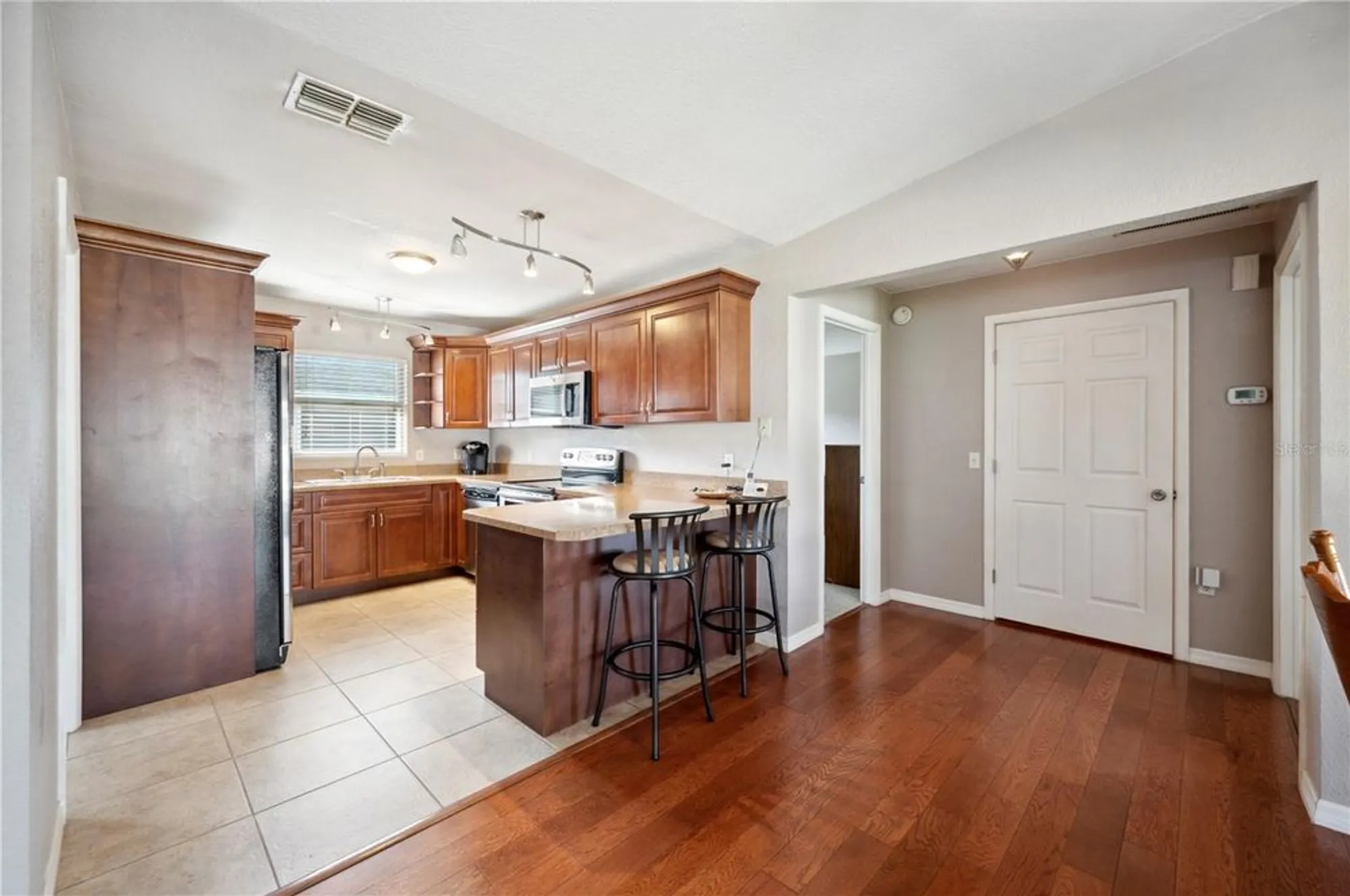 Property Slideshow image 10 of 39 | 4829 colonnades cir, Lakeland, FL, 33811