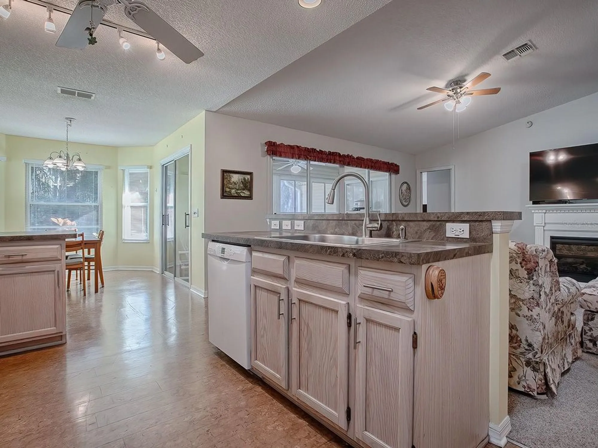 Property Slideshow image 16 of 38 | 32622 oak park dr, Leesburg, FL, 34748