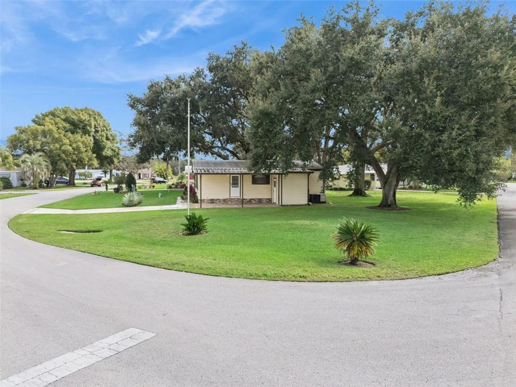 Property Slideshow image 23 of 42 | 24802 pine hl, Leesburg, FL, 34748