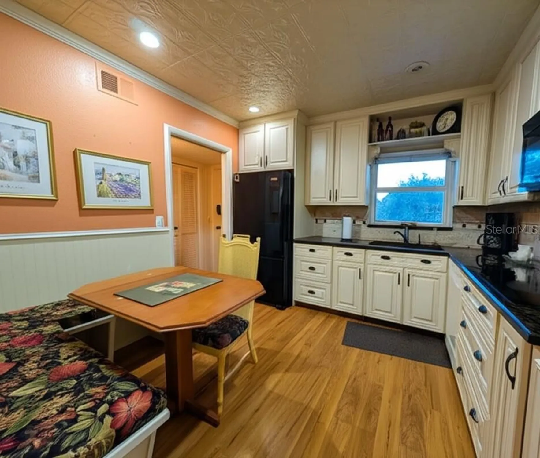 Property Slideshow image 4 of 12 | 2351 irish ln apt 35, Clearwater, FL, 33763